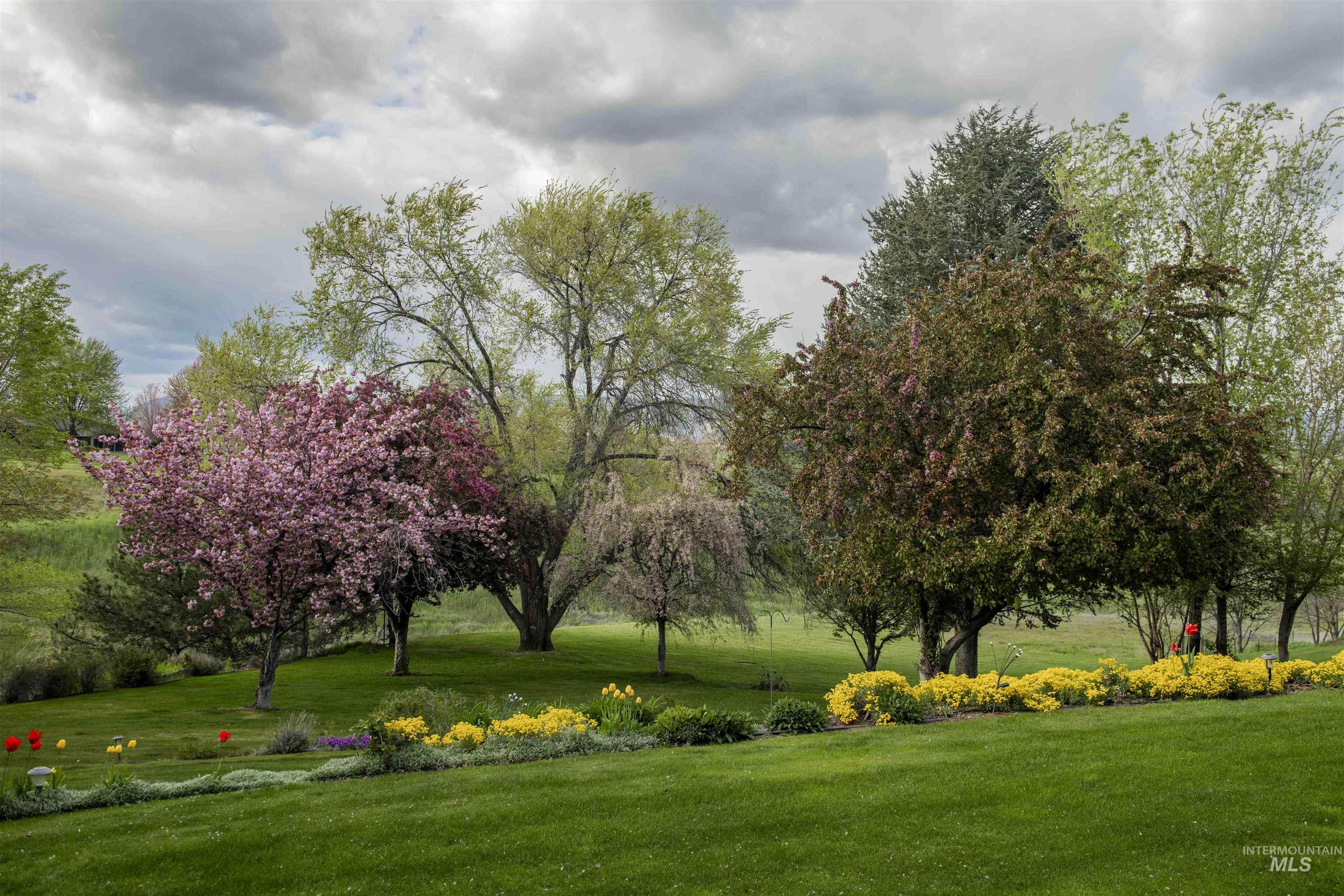 3780 Nicklaus Drive, Clarkston, Washington 99403, 4 Bedrooms, 3 Bathrooms, Residential For Sale, Price $699,000,MLS 98975837