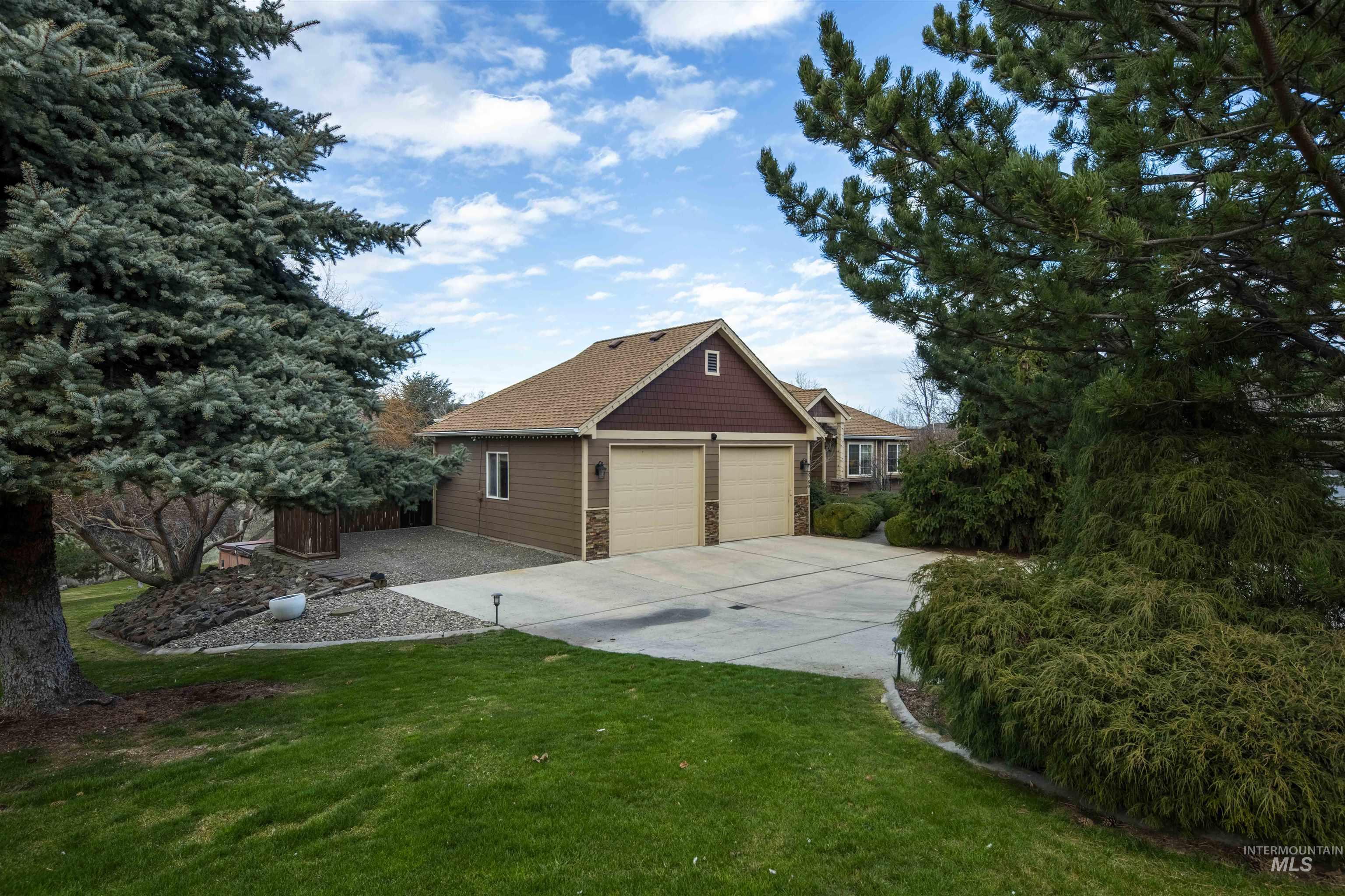 3780 Nicklaus Drive, Clarkston, Washington 99403, 4 Bedrooms, 3 Bathrooms, Residential For Sale, Price $724,000, 98975837