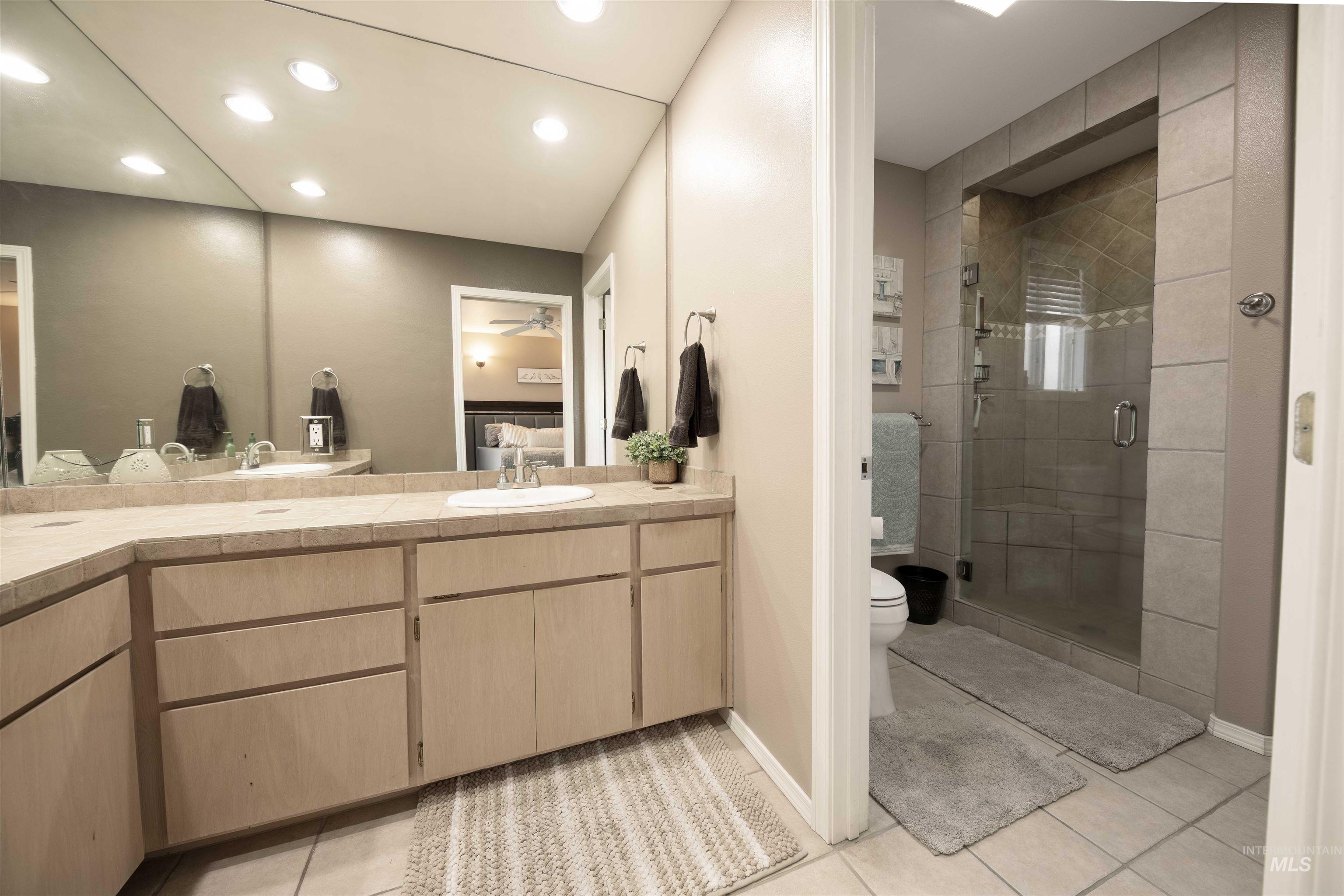 3780 Nicklaus Drive, Clarkston, Washington 99403, 4 Bedrooms, 3 Bathrooms, Residential For Sale, Price $699,000,MLS 98975837