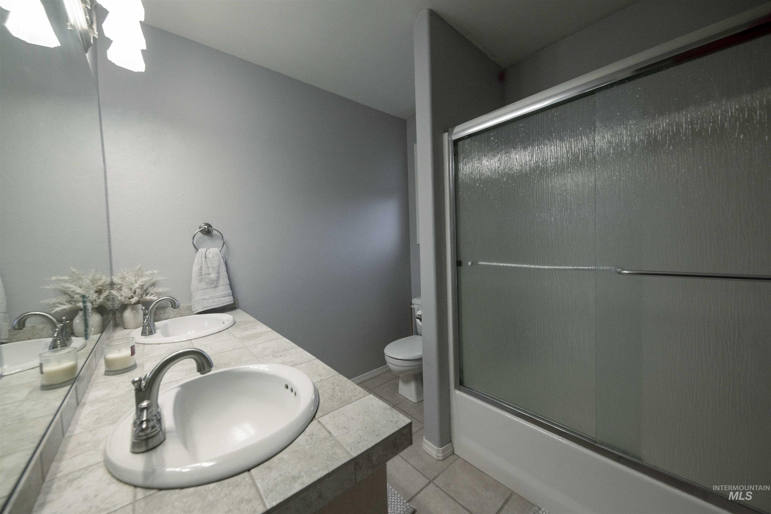 3780 Nicklaus Drive, Clarkston, Washington 99403, 4 Bedrooms, 3 Bathrooms, Residential For Sale, Price $699,000,MLS 98975837