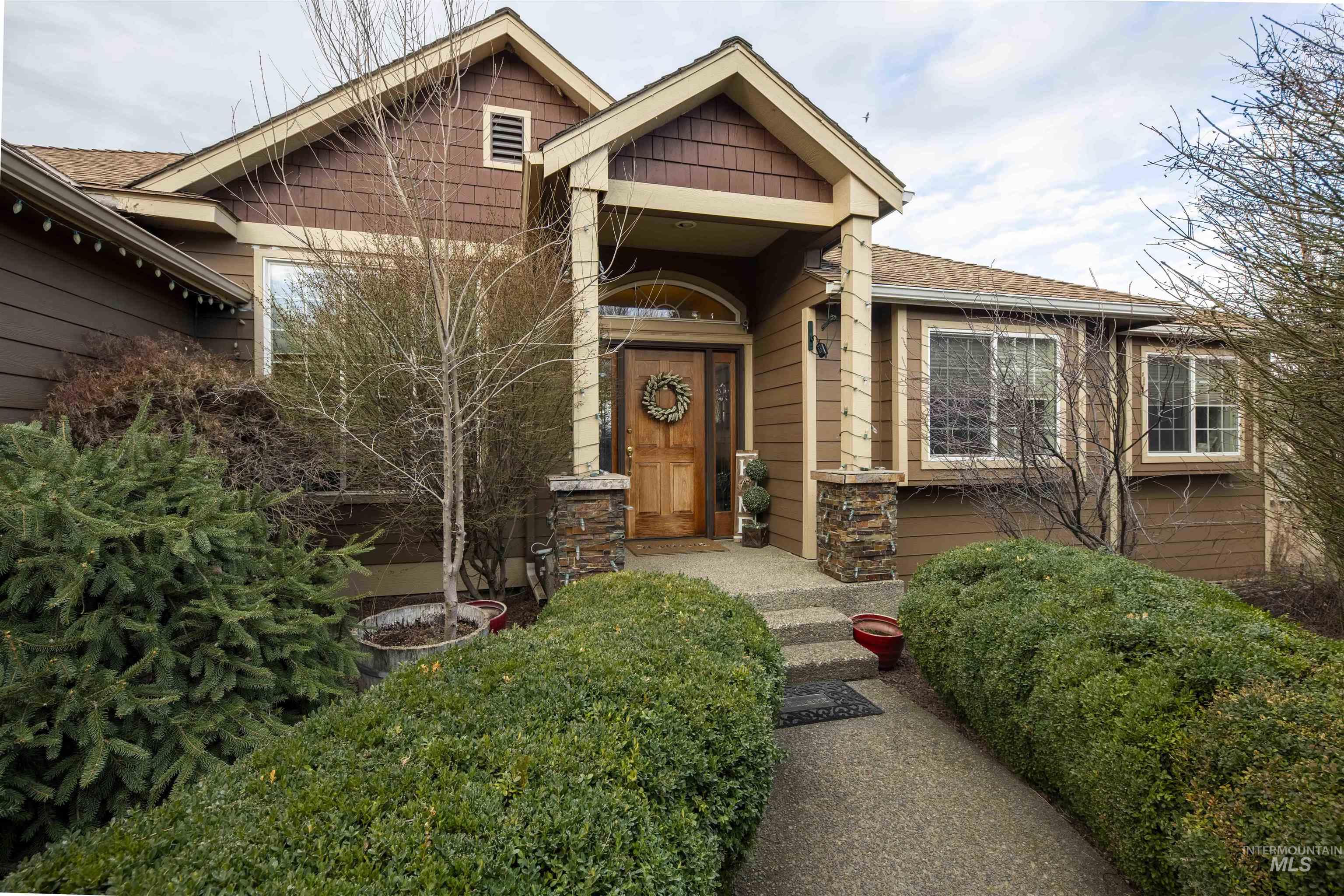 3780 Nicklaus Drive, Clarkston, Washington 99403, 4 Bedrooms, 3 Bathrooms, Residential For Sale, Price $699,000,MLS 98975837