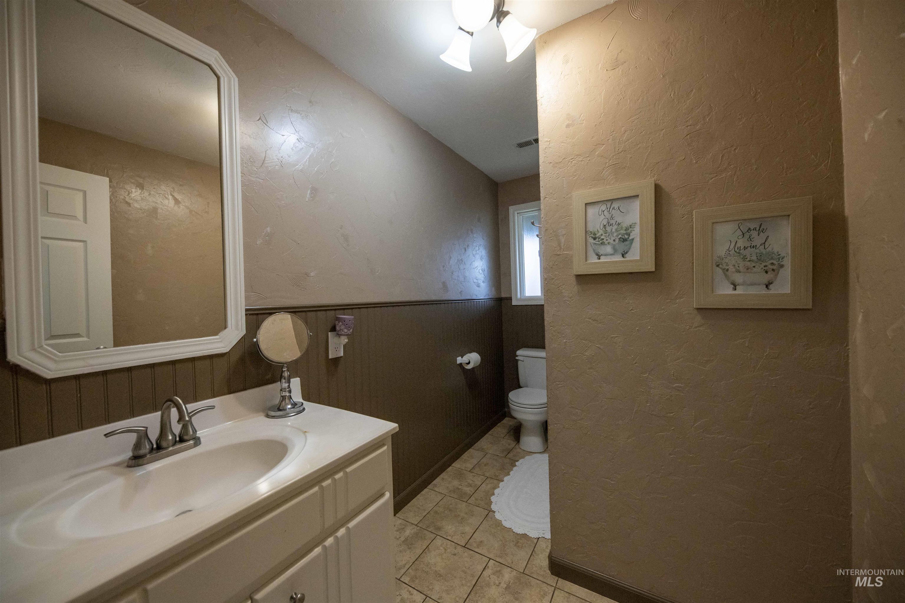 3780 Nicklaus Drive, Clarkston, Washington 99403, 4 Bedrooms, 3 Bathrooms, Residential For Sale, Price $699,000,MLS 98975837