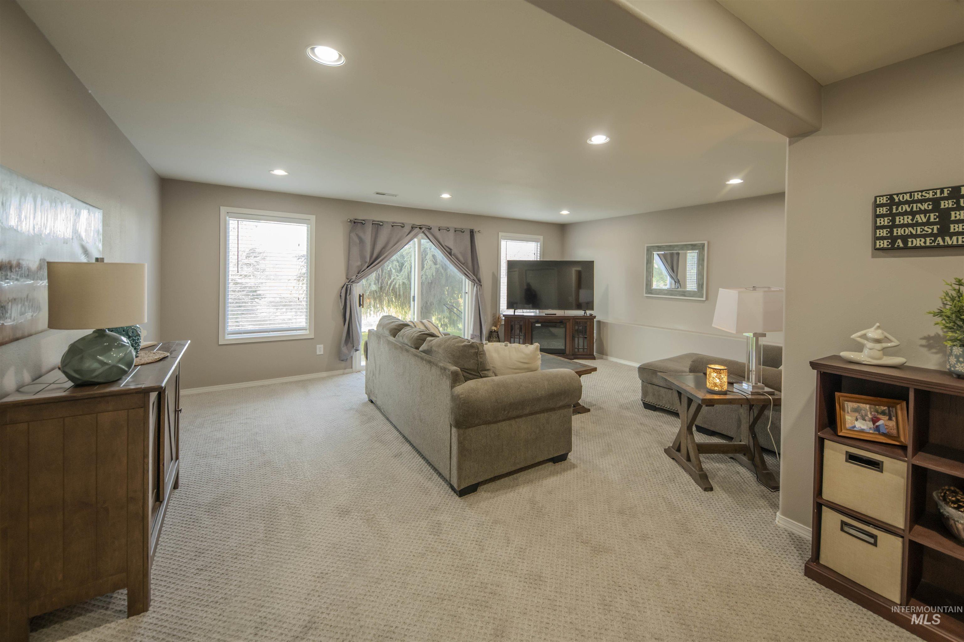 3780 Nicklaus Drive, Clarkston, Washington 99403, 4 Bedrooms, 3 Bathrooms, Residential For Sale, Price $699,000,MLS 98975837