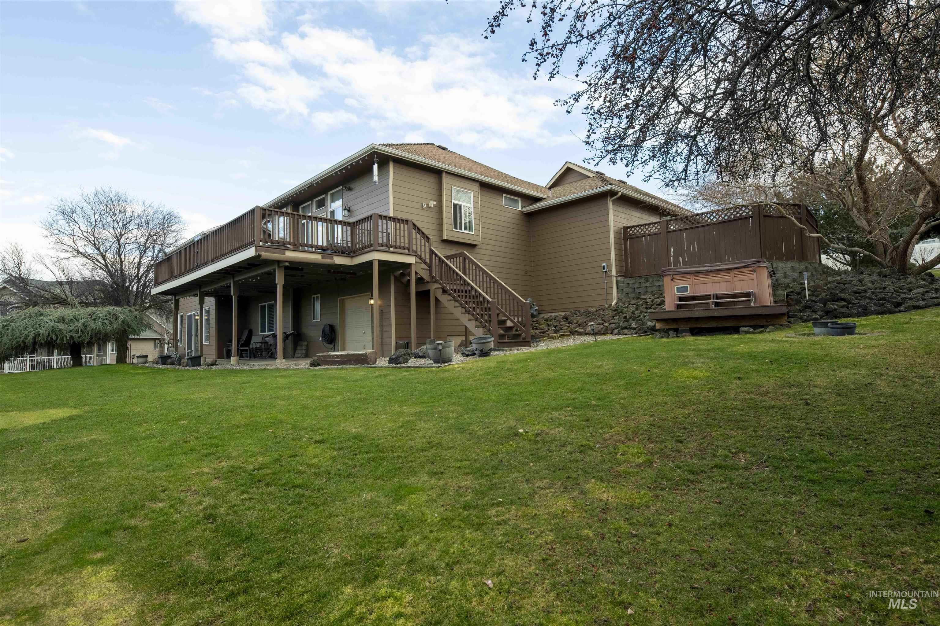 3780 Nicklaus Drive, Clarkston, Washington 99403, 4 Bedrooms, 3 Bathrooms, Residential For Sale, Price $724,000, 98975837