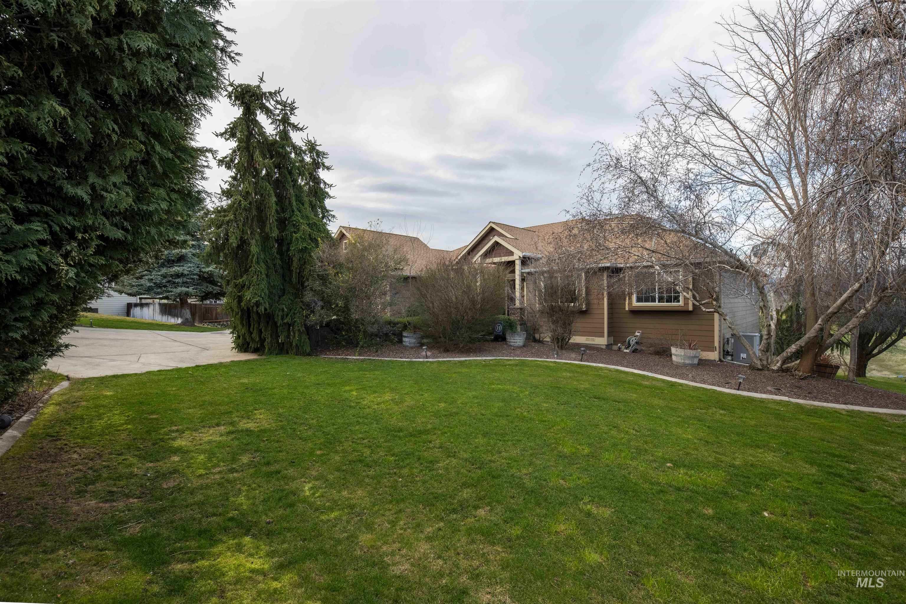 3780 Nicklaus Drive, Clarkston, Washington 99403, 4 Bedrooms, 3 Bathrooms, Residential For Sale, Price $724,000, 98975837