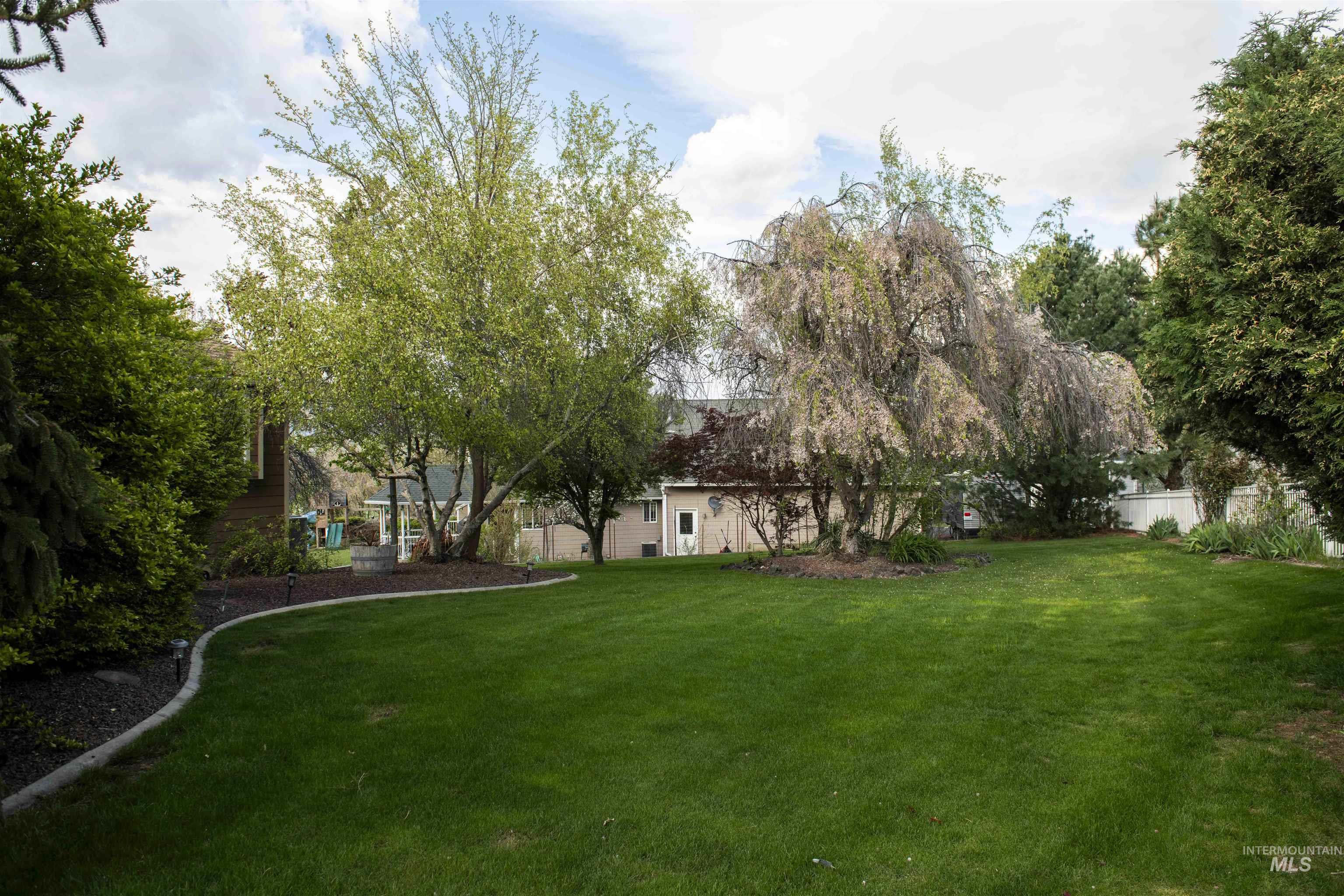 3780 Nicklaus Drive, Clarkston, Washington 99403, 4 Bedrooms, 3 Bathrooms, Residential For Sale, Price $699,000,MLS 98975837