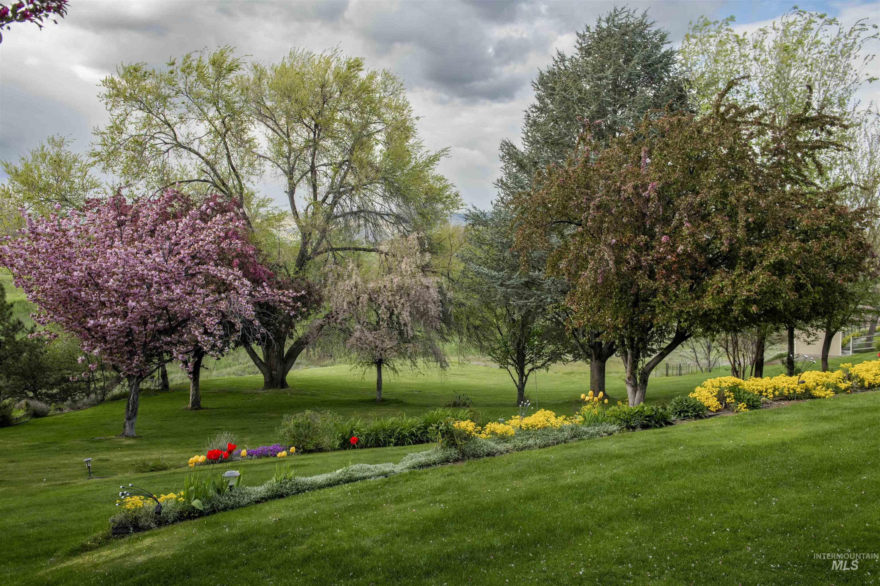 3780 Nicklaus Drive, Clarkston, Washington 99403, 4 Bedrooms, 3 Bathrooms, Residential For Sale, Price $699,000,MLS 98975837