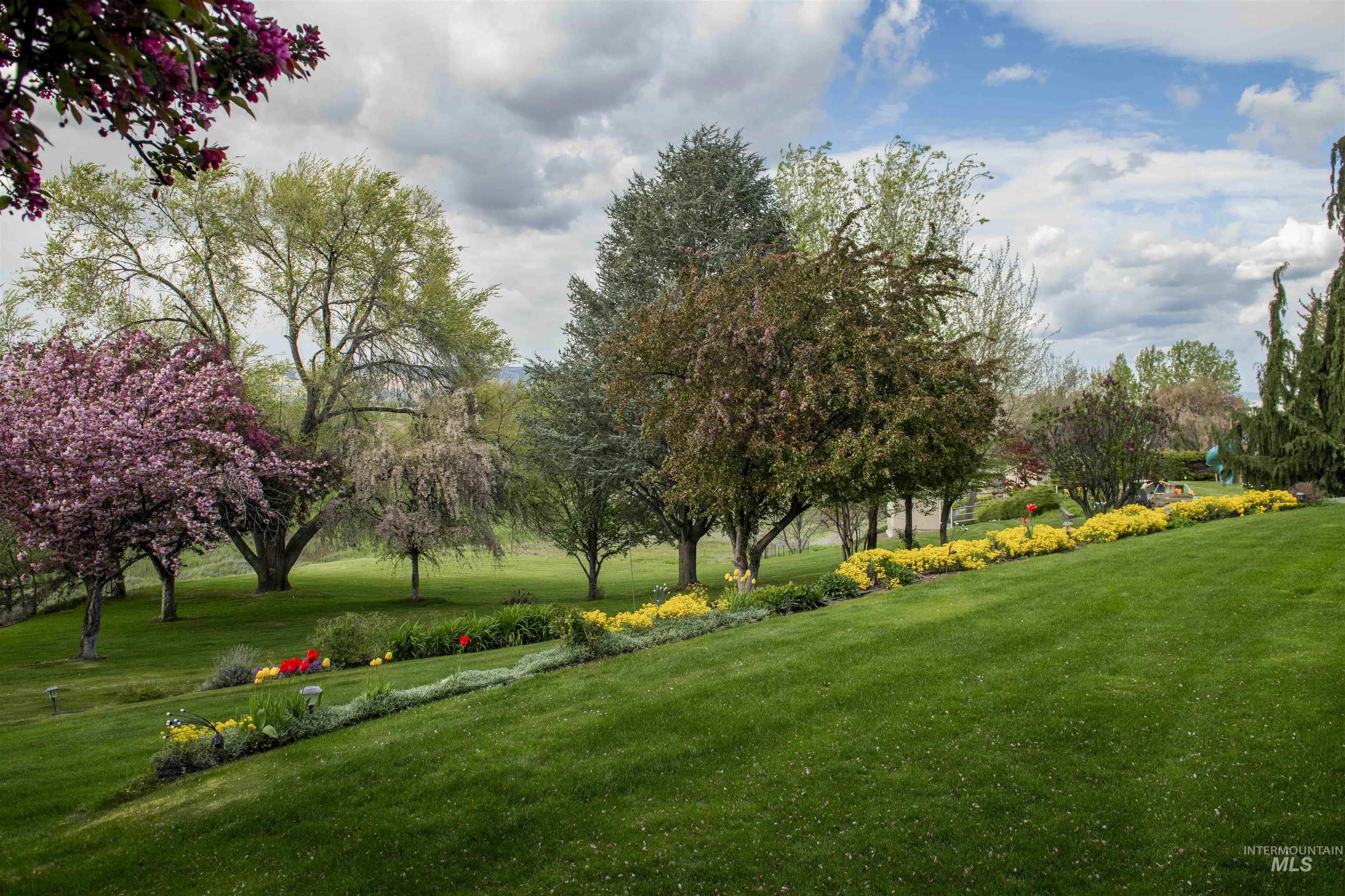 3780 Nicklaus Drive, Clarkston, Washington 99403, 4 Bedrooms, 3 Bathrooms, Residential For Sale, Price $699,000,MLS 98975837