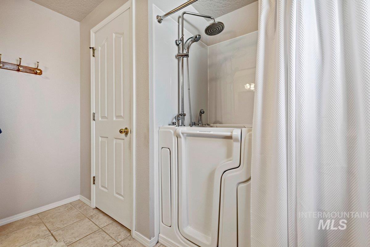 2060 Bonnie Drive, Payette, Idaho 83661, 3 Bedrooms, 2 Bathrooms, Residential For Sale, Price $421,000, 98975843