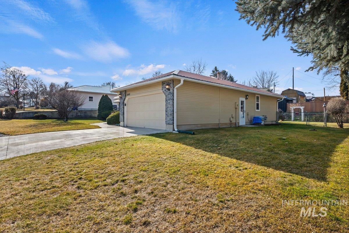 2060 Bonnie Drive, Payette, Idaho 83661, 3 Bedrooms, 2 Bathrooms, Residential For Sale, Price $421,000, 98975843