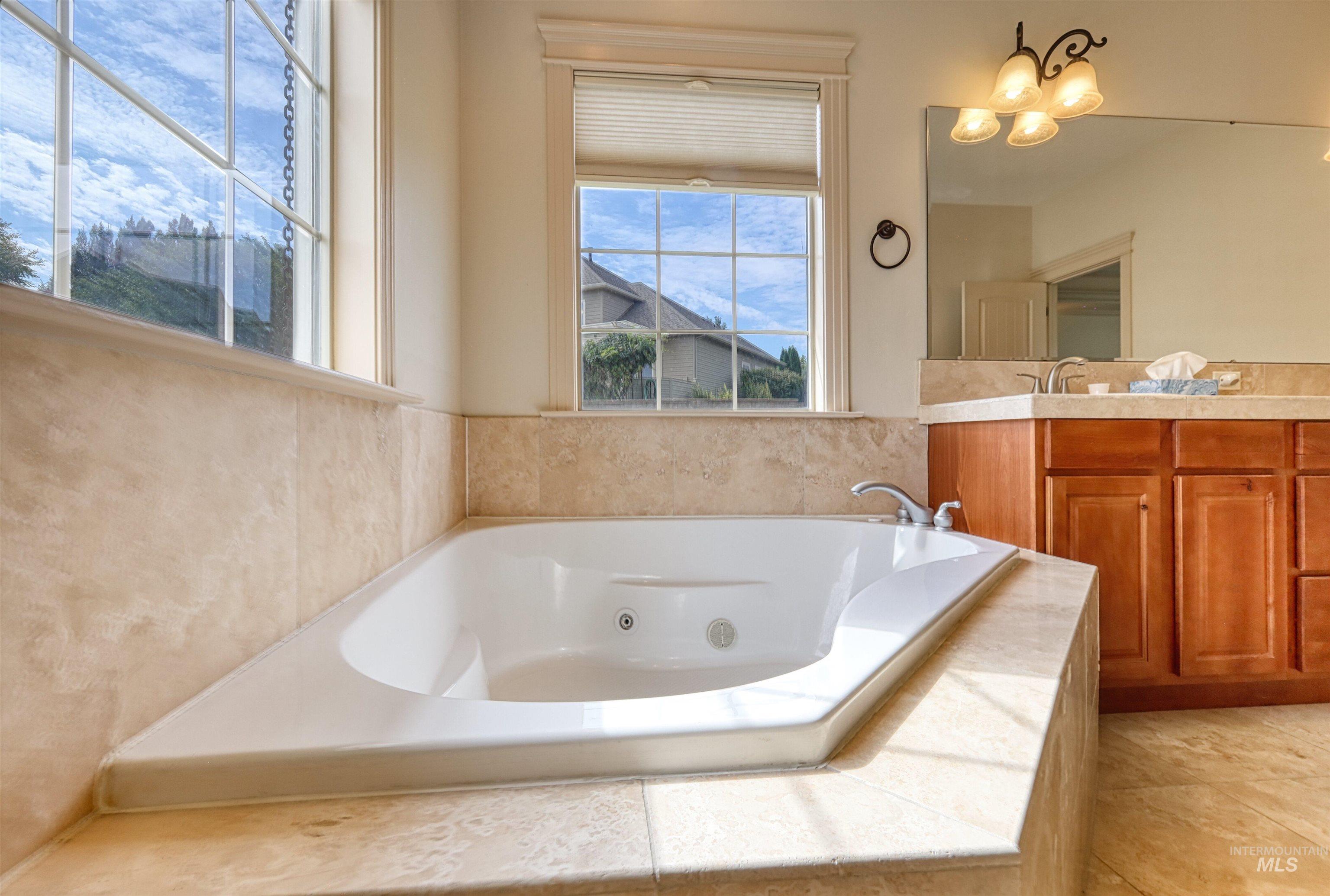 2813 S Bayhill Ct, Nampa, Idaho 83686, 3 Bedrooms, 3 Bathrooms, Residential For Sale, Price $648,000, 98975845