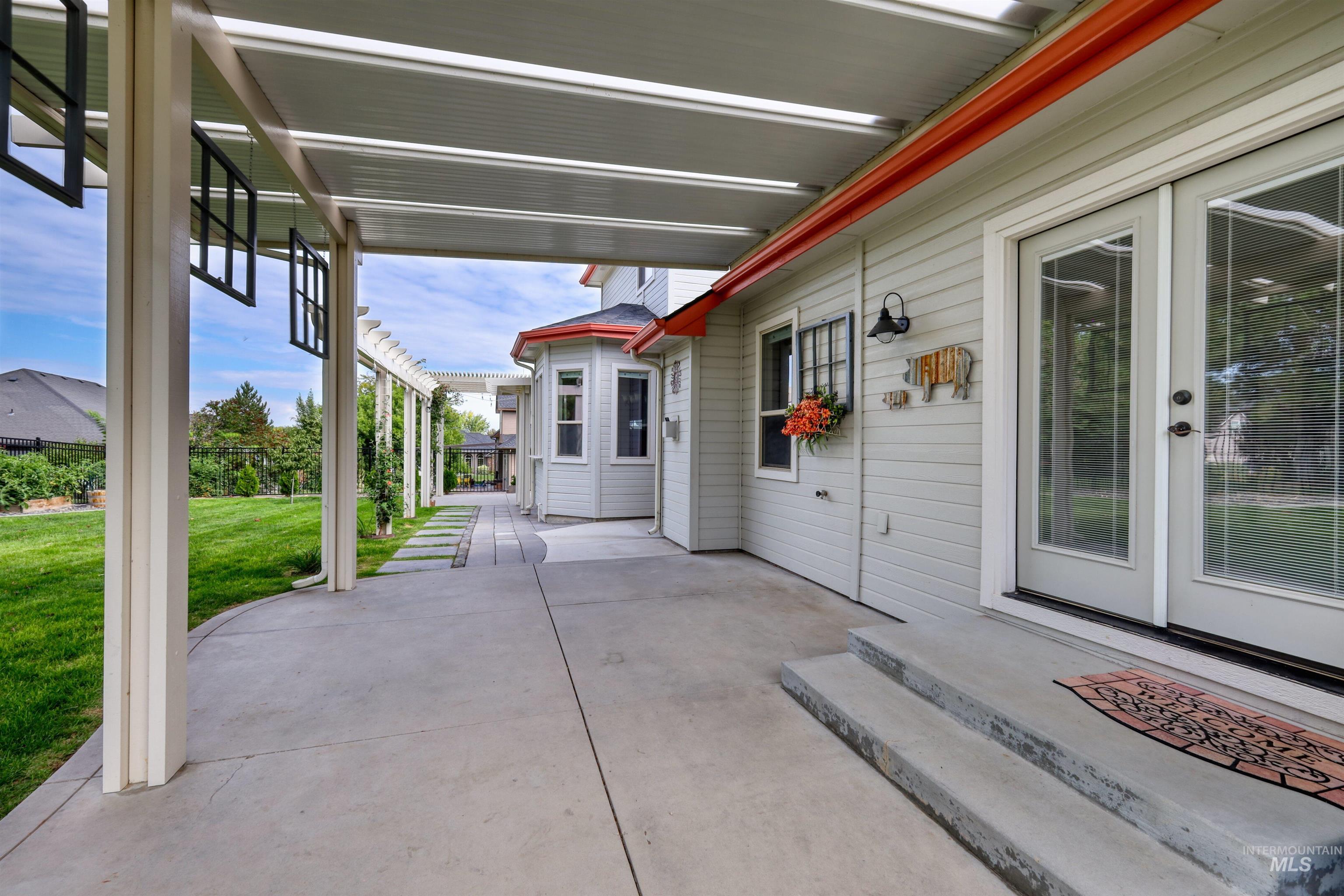 2813 S Bayhill Ct, Nampa, Idaho 83686, 3 Bedrooms, 3 Bathrooms, Residential For Sale, Price $648,000, 98975845