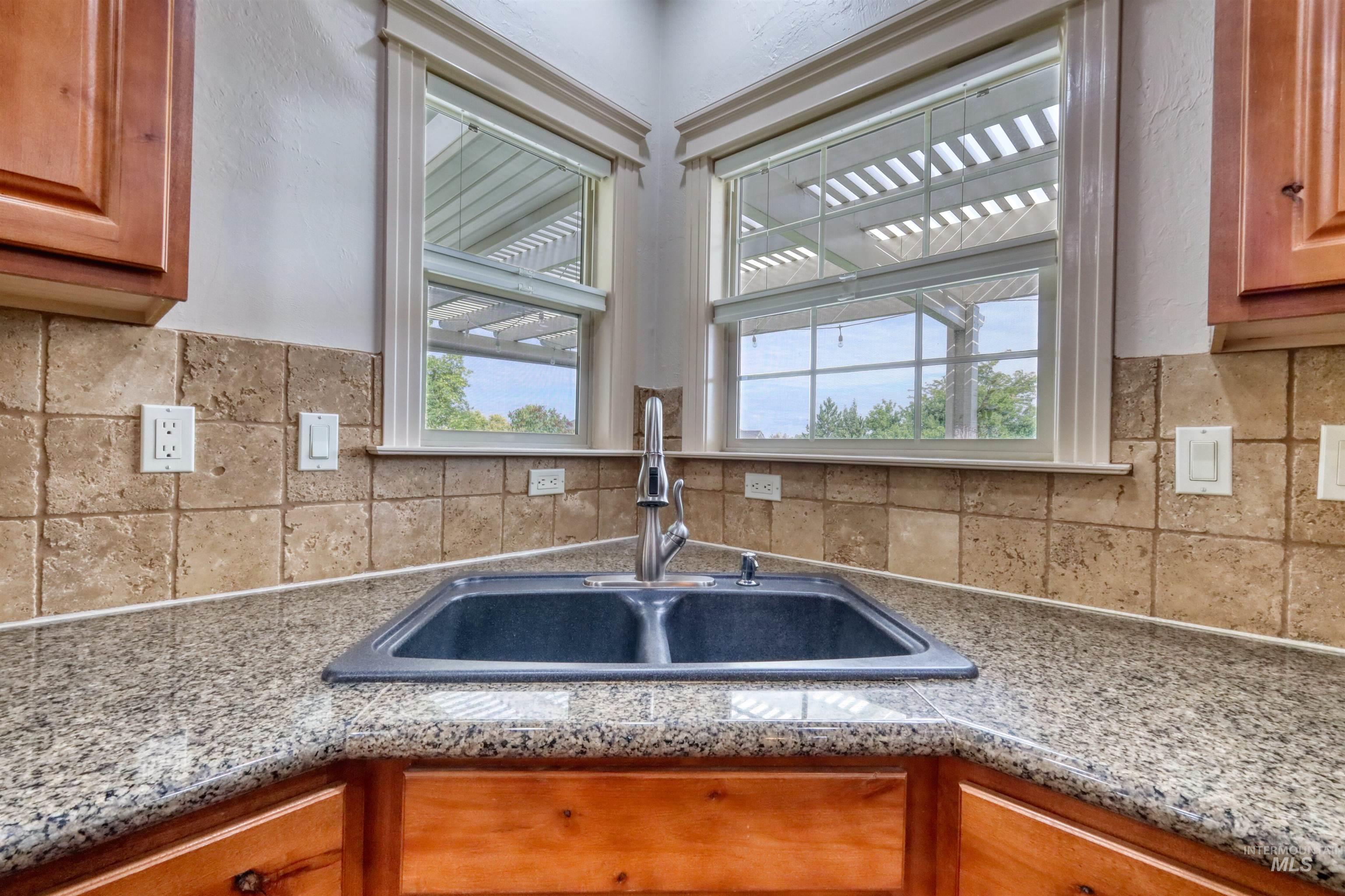 2813 S Bayhill Ct, Nampa, Idaho 83686, 3 Bedrooms, 3 Bathrooms, Residential For Sale, Price $648,000, 98975845