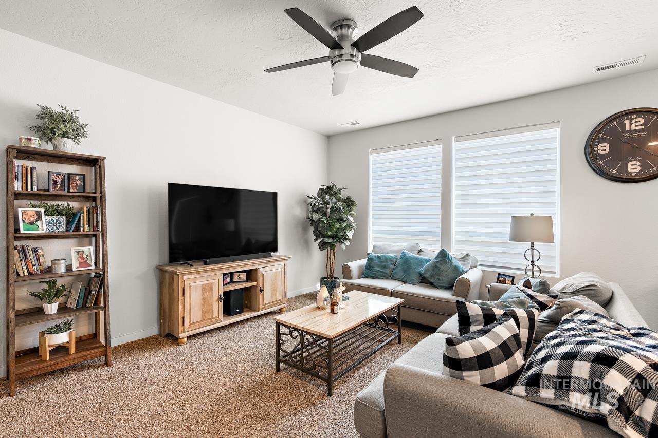 3945 W Peak Cloud Dr., Meridian, Idaho 83642, 3 Bedrooms, 2.5 Bathrooms, Residential For Sale, Price $439,900, 98975851