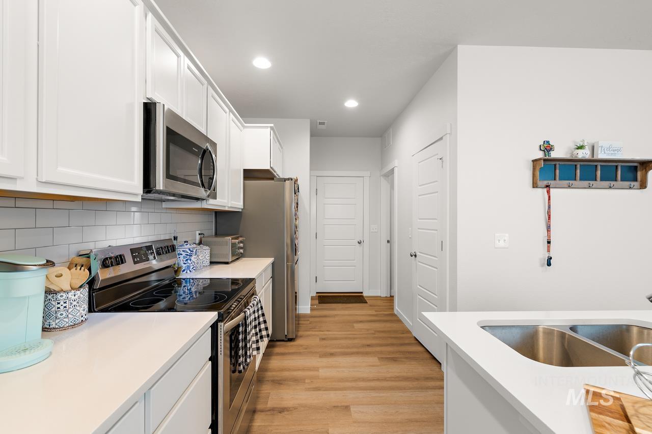 3945 W Peak Cloud Dr., Meridian, Idaho 83642, 3 Bedrooms, 2.5 Bathrooms, Residential For Sale, Price $439,900, 98975851