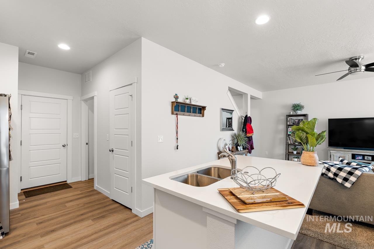 3945 W Peak Cloud Dr., Meridian, Idaho 83642, 3 Bedrooms, 2.5 Bathrooms, Residential For Sale, Price $439,900, 98975851