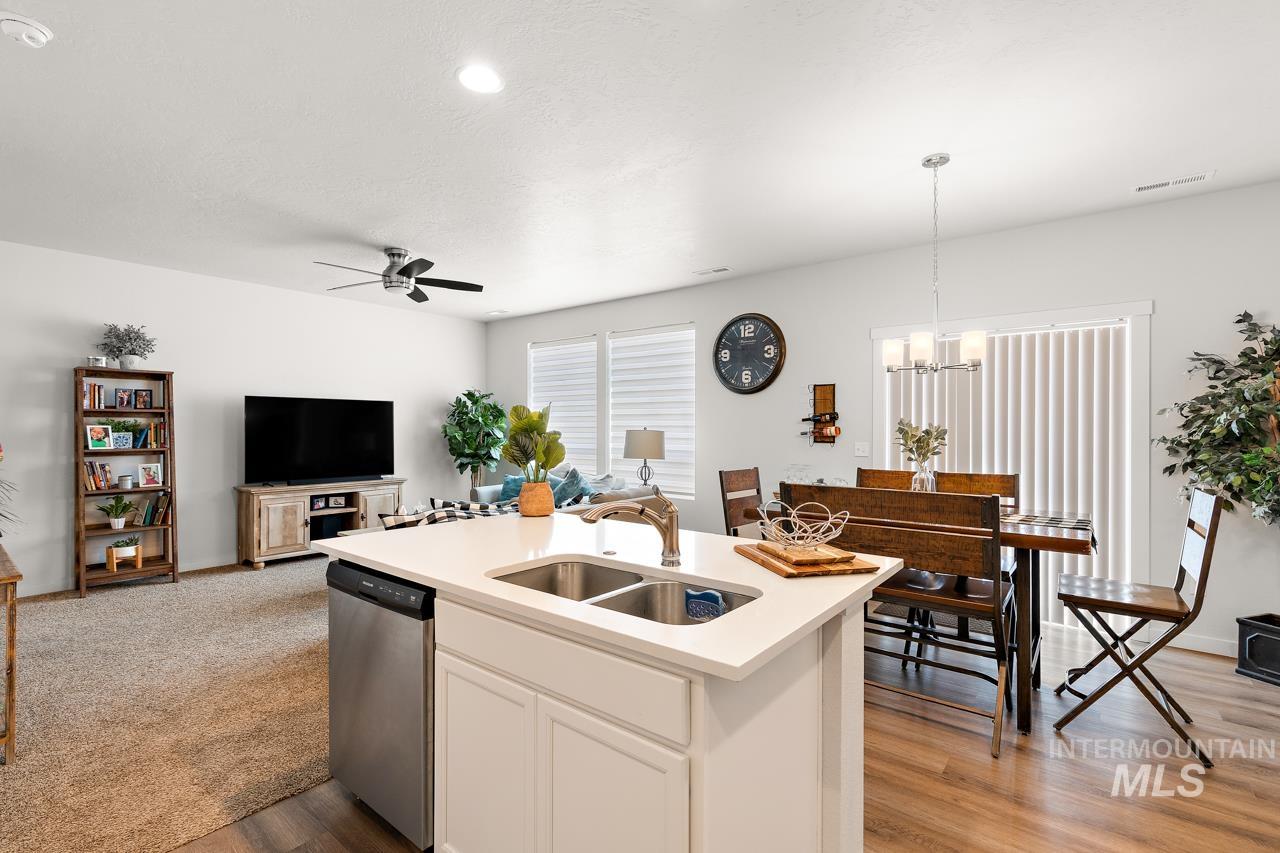 3945 W Peak Cloud Dr., Meridian, Idaho 83642, 3 Bedrooms, 2.5 Bathrooms, Residential For Sale, Price $439,900, 98975851