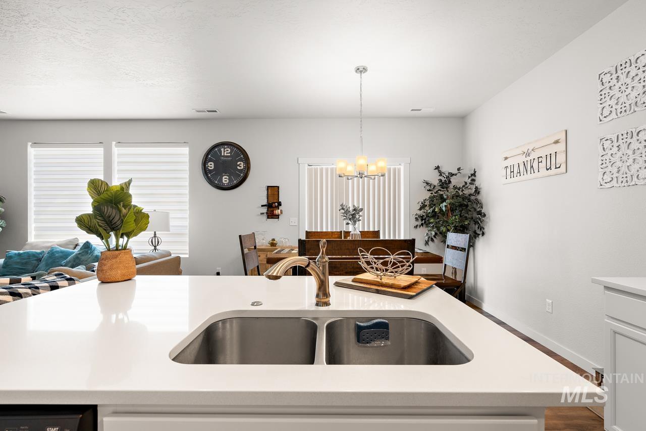 3945 W Peak Cloud Dr., Meridian, Idaho 83642, 3 Bedrooms, 2.5 Bathrooms, Residential For Sale, Price $439,900, 98975851