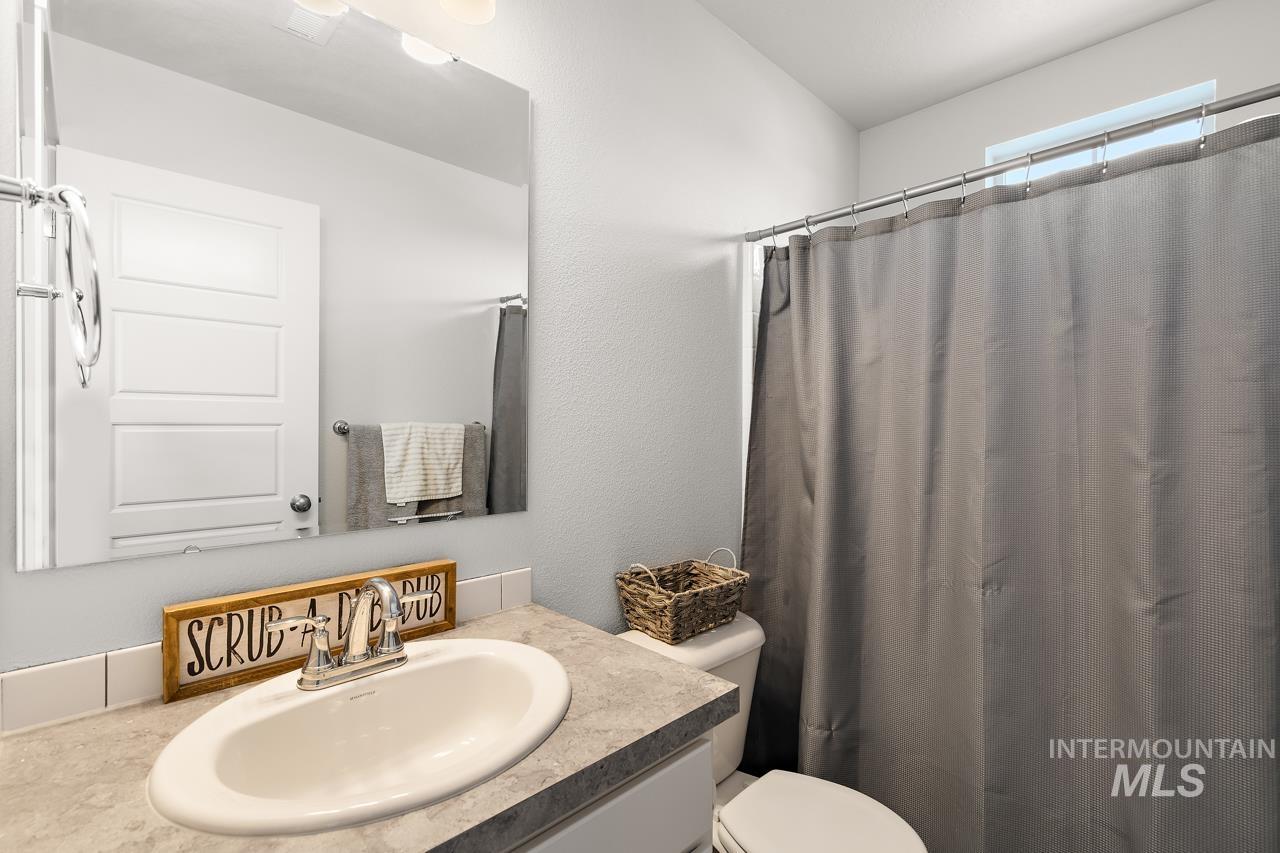 3945 W Peak Cloud Dr., Meridian, Idaho 83642, 3 Bedrooms, 2.5 Bathrooms, Residential For Sale, Price $439,900, 98975851