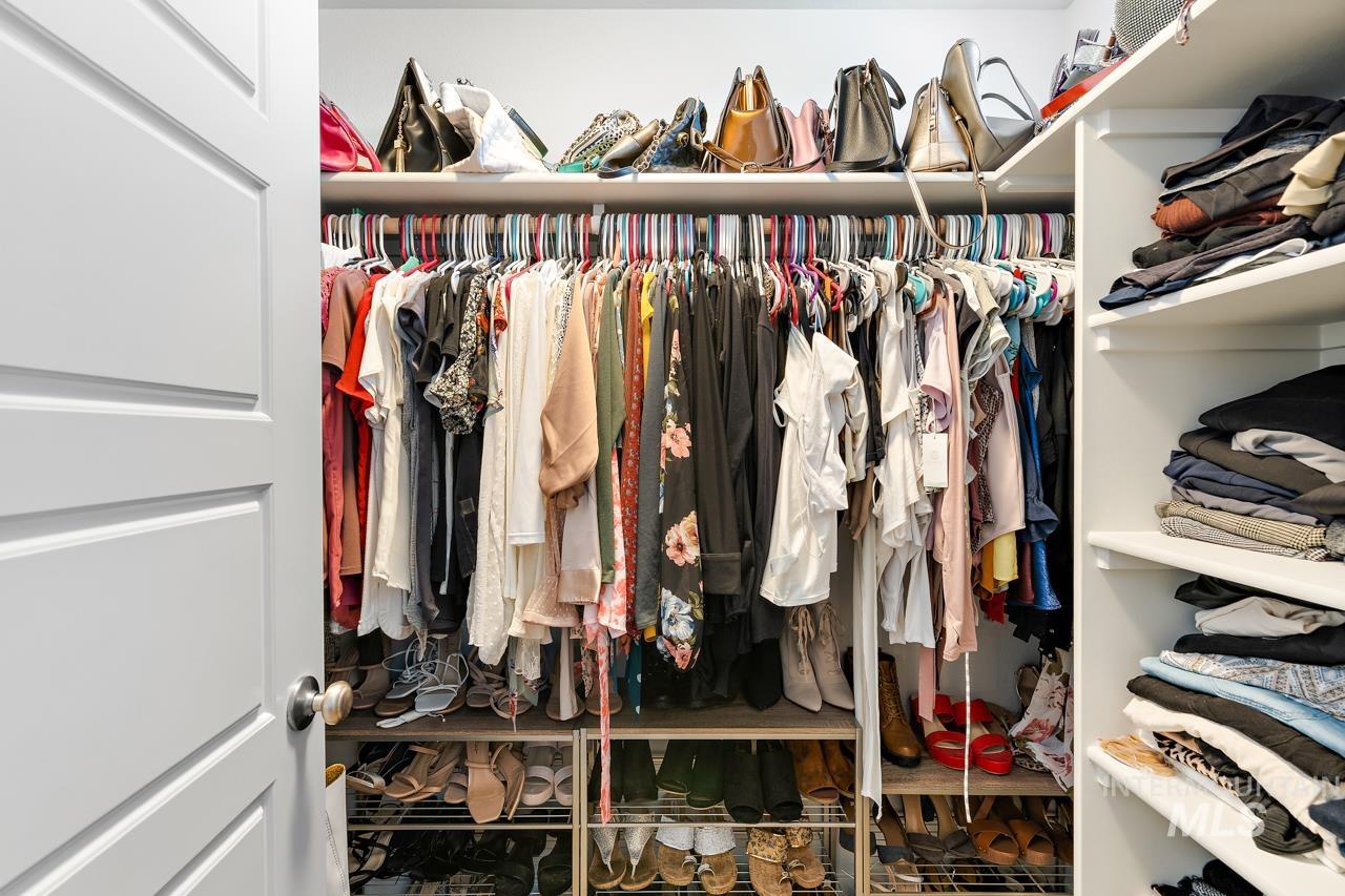 3945 W Peak Cloud Dr., Meridian, Idaho 83642, 3 Bedrooms, 2.5 Bathrooms, Residential For Sale, Price $439,900, 98975851