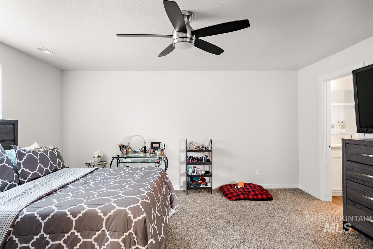 3945 W Peak Cloud Dr., Meridian, Idaho 83642, 3 Bedrooms, 2.5 Bathrooms, Residential For Sale, Price $439,900, 98975851