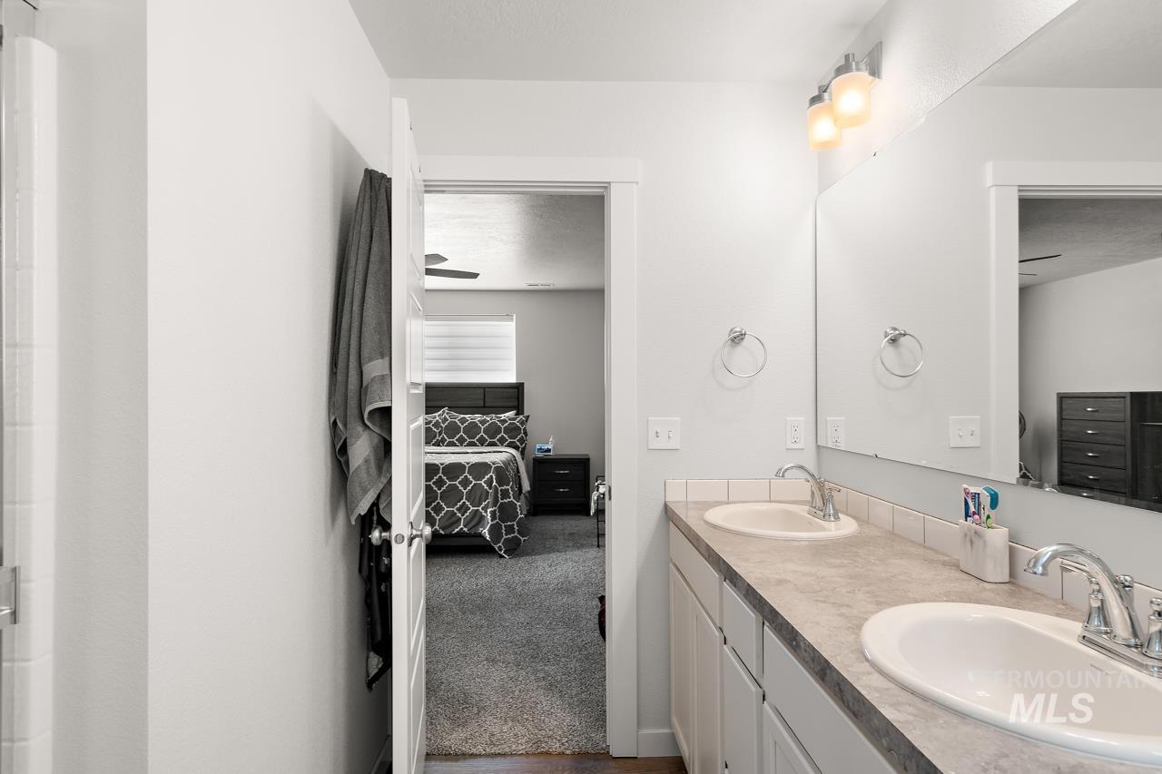 3945 W Peak Cloud Dr., Meridian, Idaho 83642, 3 Bedrooms, 2.5 Bathrooms, Residential For Sale, Price $439,900, 98975851