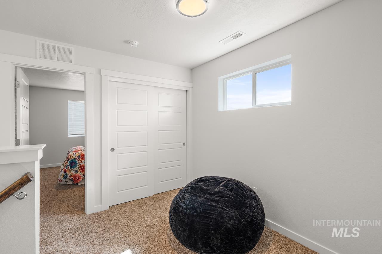 3945 W Peak Cloud Dr., Meridian, Idaho 83642, 3 Bedrooms, 2.5 Bathrooms, Residential For Sale, Price $439,900, 98975851