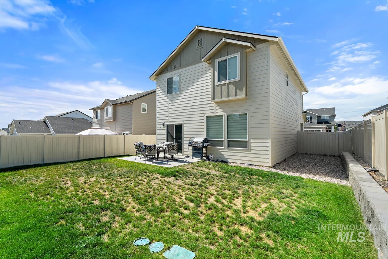 3945 W Peak Cloud Dr., Meridian, Idaho 83642, 3 Bedrooms, 2.5 Bathrooms, Residential For Sale, Price $439,900, 98975851