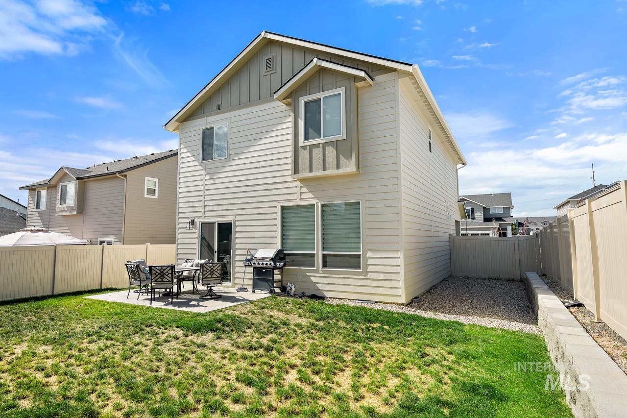 3945 W Peak Cloud Dr., Meridian, Idaho 83642, 3 Bedrooms, 2.5 Bathrooms, Residential For Sale, Price $439,900, 98975851