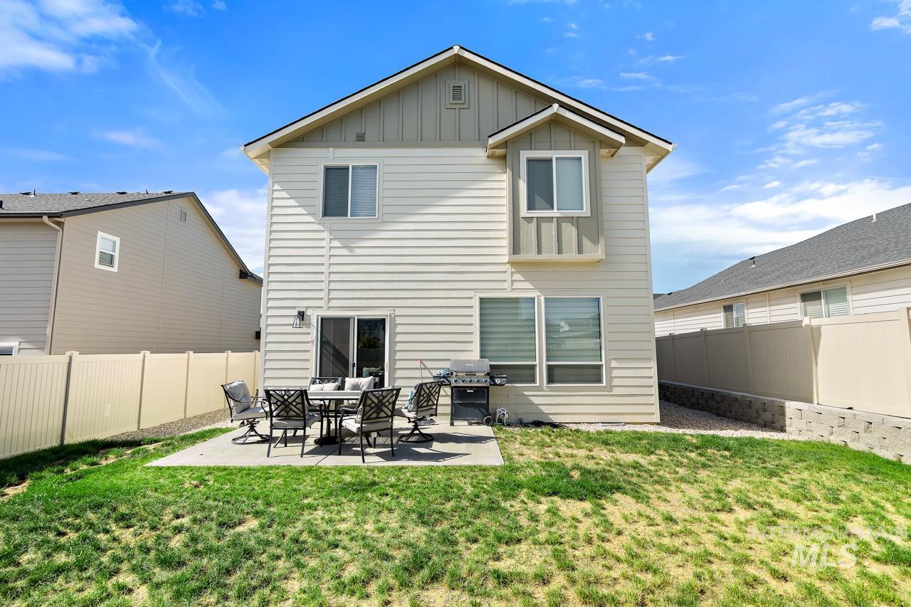 3945 W Peak Cloud Dr., Meridian, Idaho 83642, 3 Bedrooms, 2.5 Bathrooms, Residential For Sale, Price $439,900, 98975851