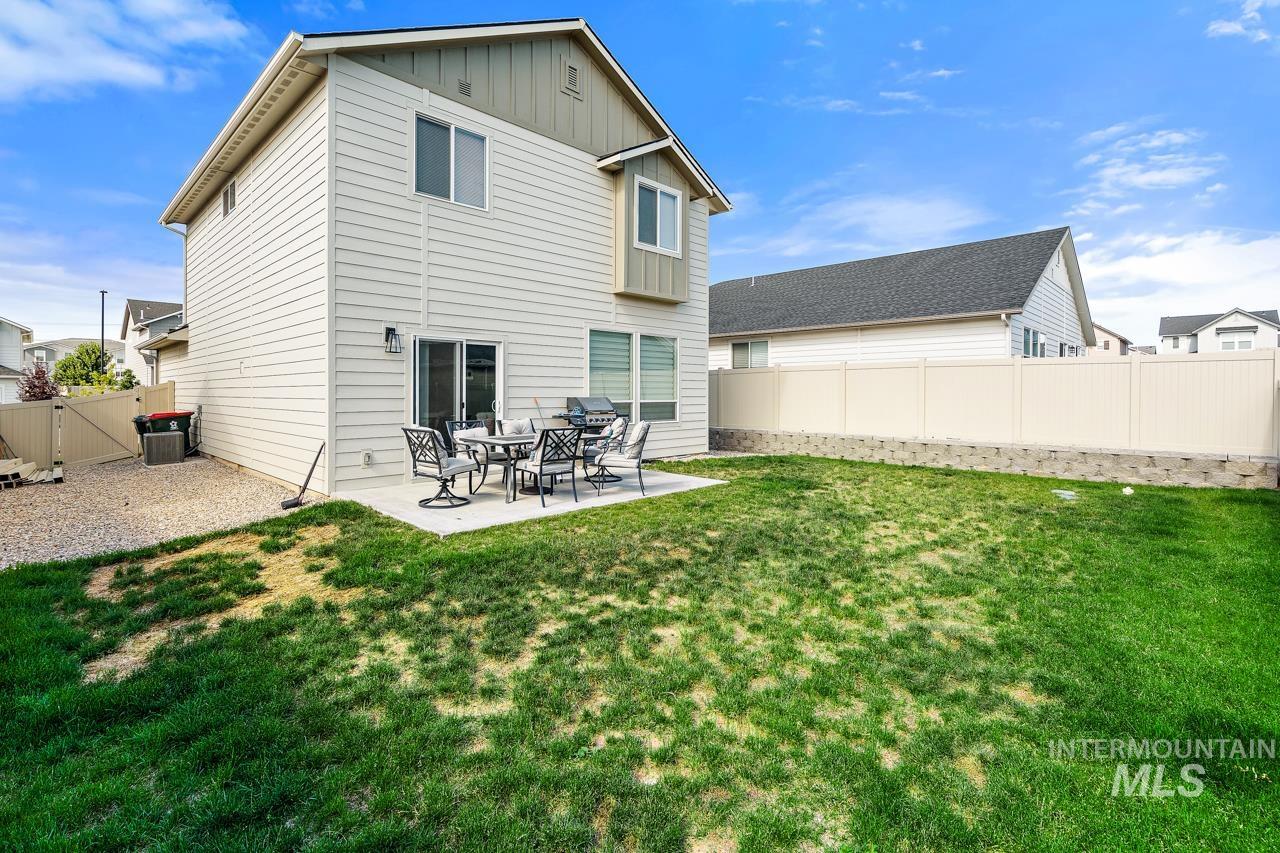 3945 W Peak Cloud Dr., Meridian, Idaho 83642, 3 Bedrooms, 2.5 Bathrooms, Residential For Sale, Price $439,900, 98975851