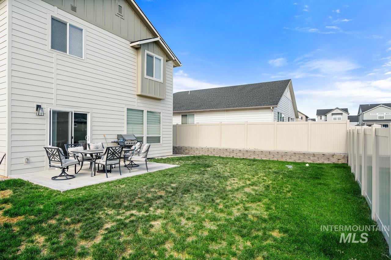 3945 W Peak Cloud Dr., Meridian, Idaho 83642, 3 Bedrooms, 2.5 Bathrooms, Residential For Sale, Price $439,900, 98975851