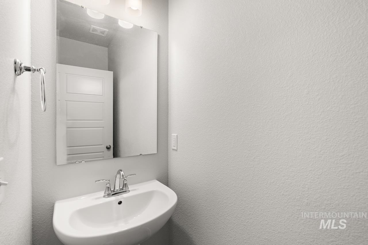 3945 W Peak Cloud Dr., Meridian, Idaho 83642, 3 Bedrooms, 2.5 Bathrooms, Residential For Sale, Price $439,900, 98975851