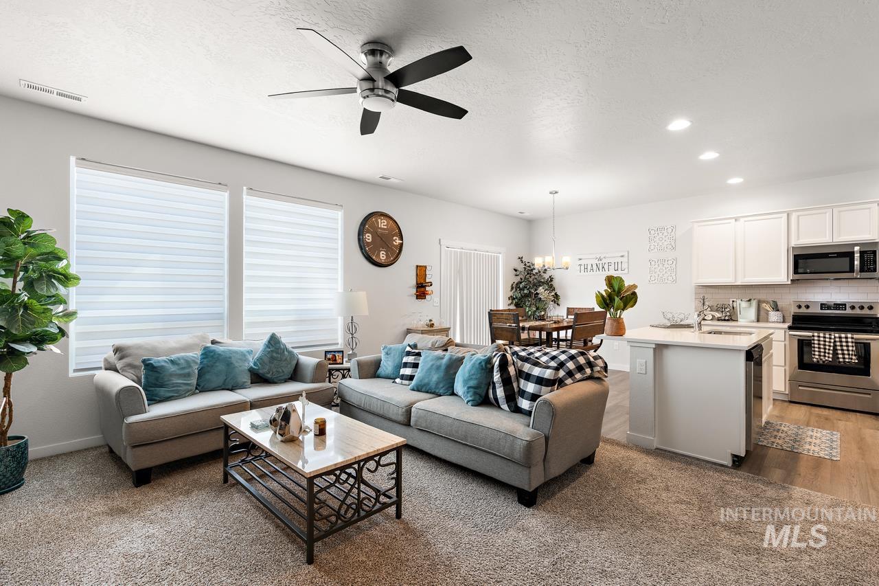 3945 W Peak Cloud Dr., Meridian, Idaho 83642, 3 Bedrooms, 2.5 Bathrooms, Residential For Sale, Price $439,900, 98975851