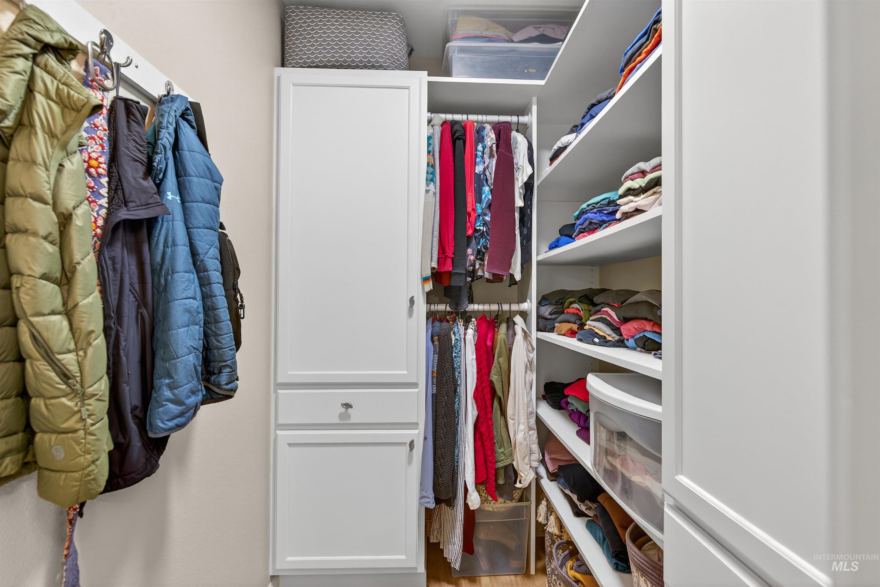 930 Cypress Court, Lewiston, Idaho 83501, 2 Bedrooms, 1.5 Bathrooms, Residential For Sale, Price $389,000, 98975856