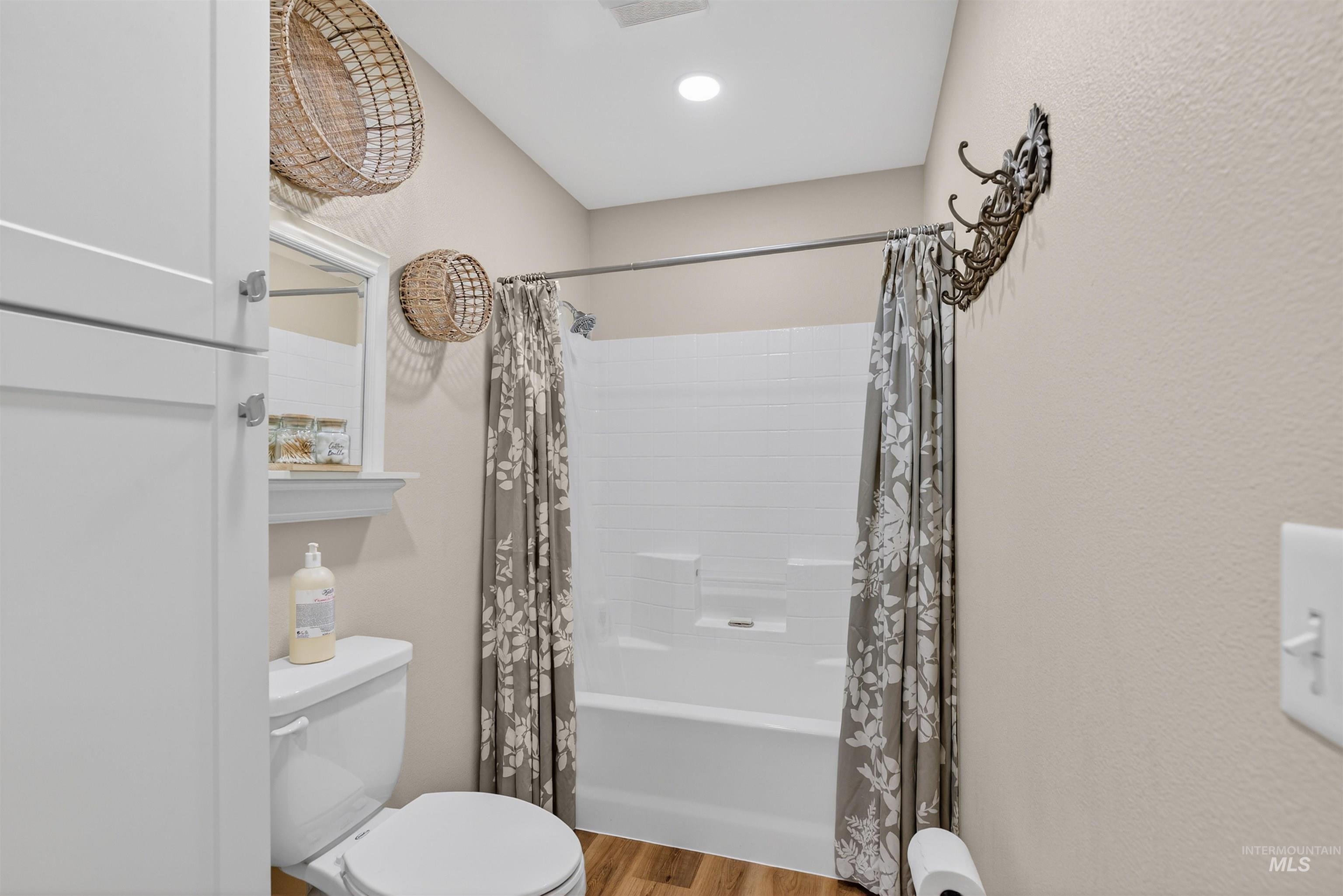 930 Cypress Court, Lewiston, Idaho 83501, 2 Bedrooms, 1.5 Bathrooms, Residential For Sale, Price $389,000, 98975856