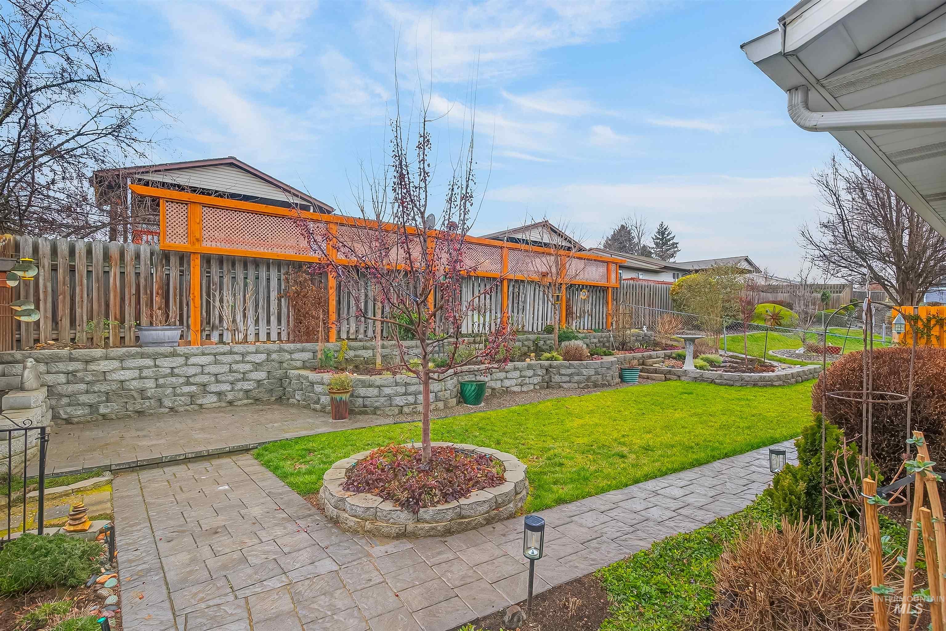 930 Cypress Court, Lewiston, Idaho 83501, 2 Bedrooms, 1.5 Bathrooms, Residential For Sale, Price $389,000, 98975856