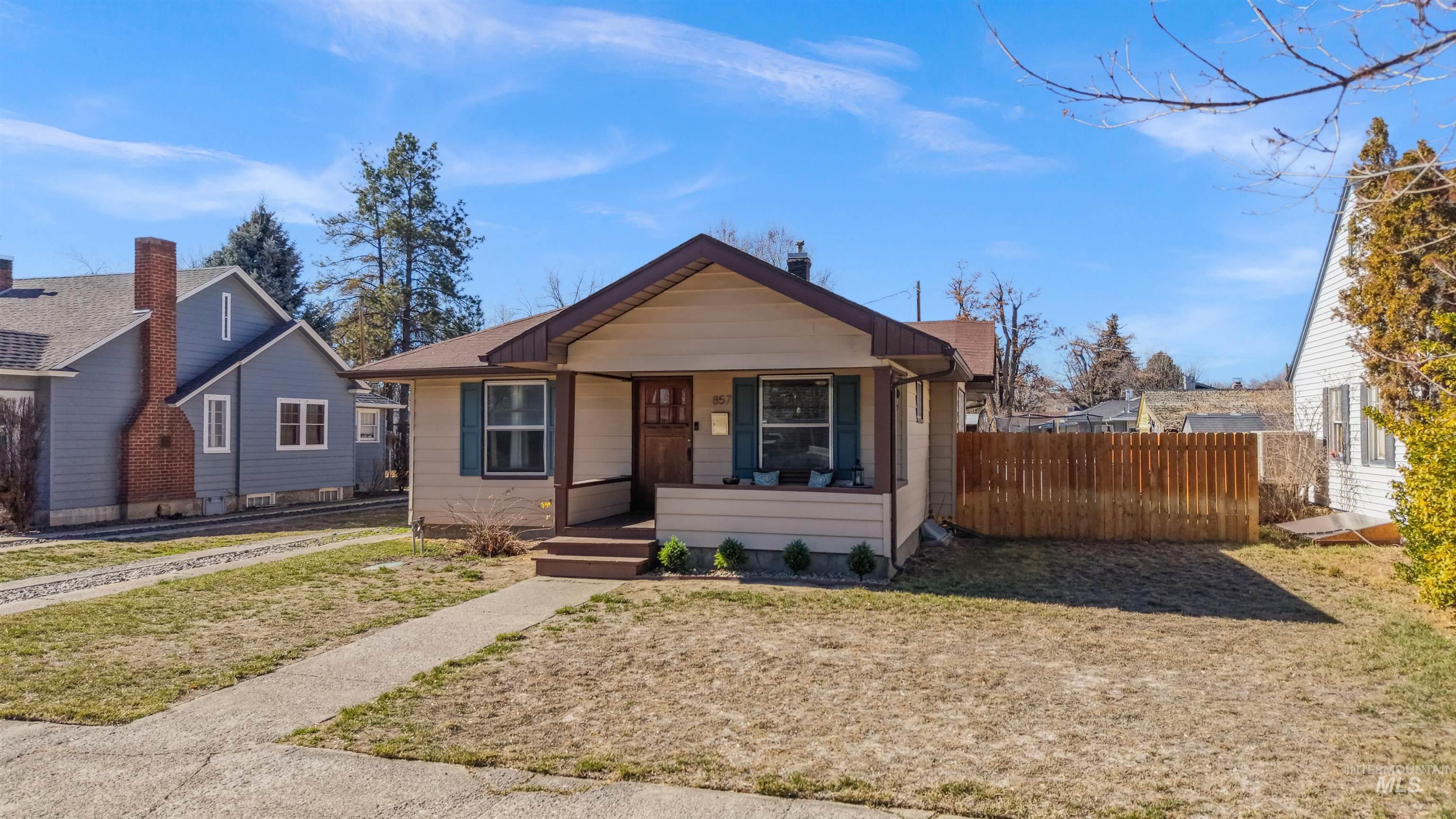 857 Elm Street, Twin Falls, Idaho 83301, 3 Bedrooms, 1 Bathroom, Residential For Sale, Price $282,500, 98975857