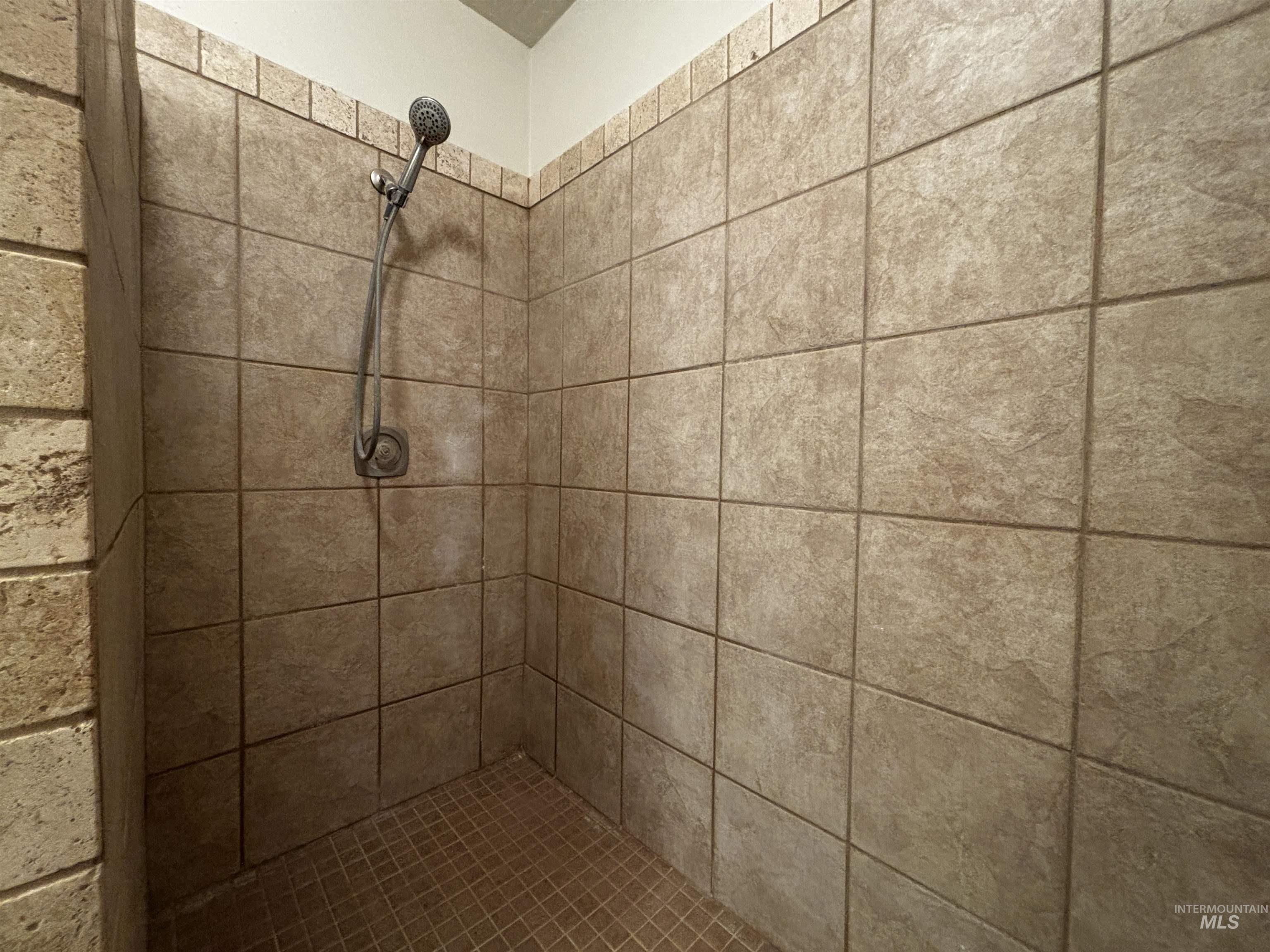 3981 N 3575 E, Kimberly, Idaho 83341, 6 Bedrooms, 4 Bathrooms, Residential For Sale, Price $1,100,000, 98975866