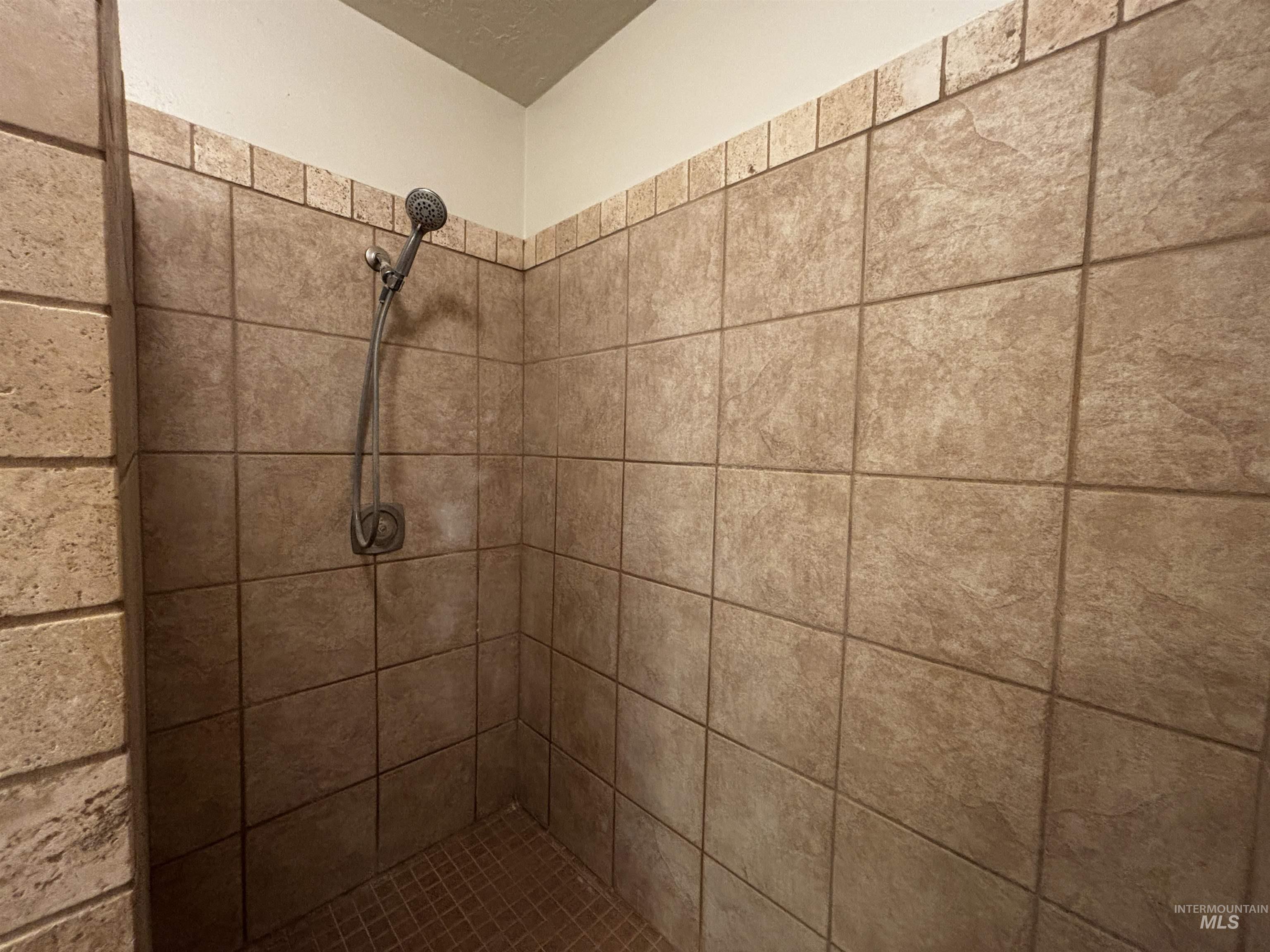 3981 N 3575 E, Kimberly, Idaho 83341, 6 Bedrooms, 4 Bathrooms, Residential For Sale, Price $990,000,MLS 98975866