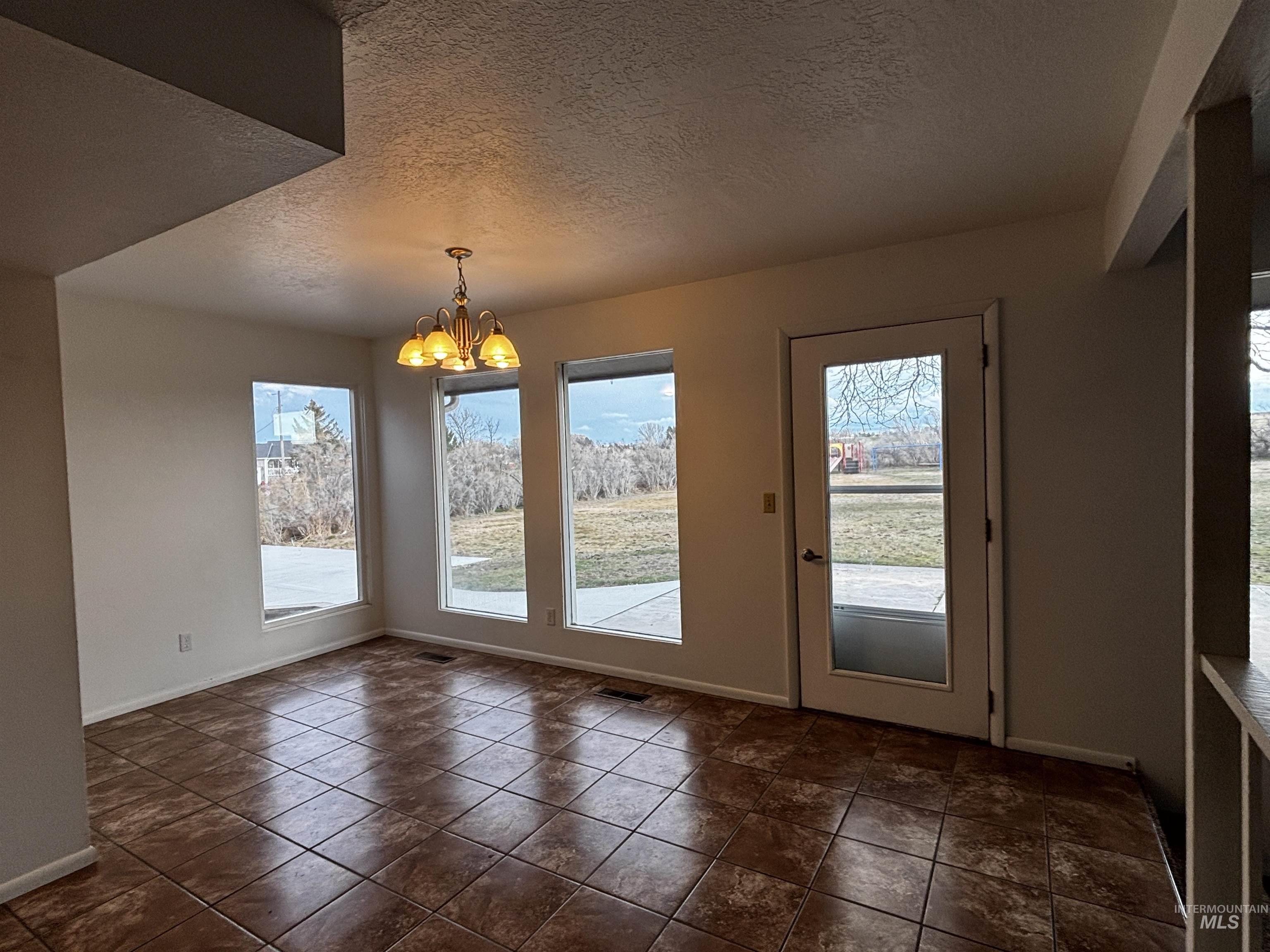 3981 N 3575 E, Kimberly, Idaho 83341, 6 Bedrooms, 4 Bathrooms, Residential For Sale, Price $990,000,MLS 98975866