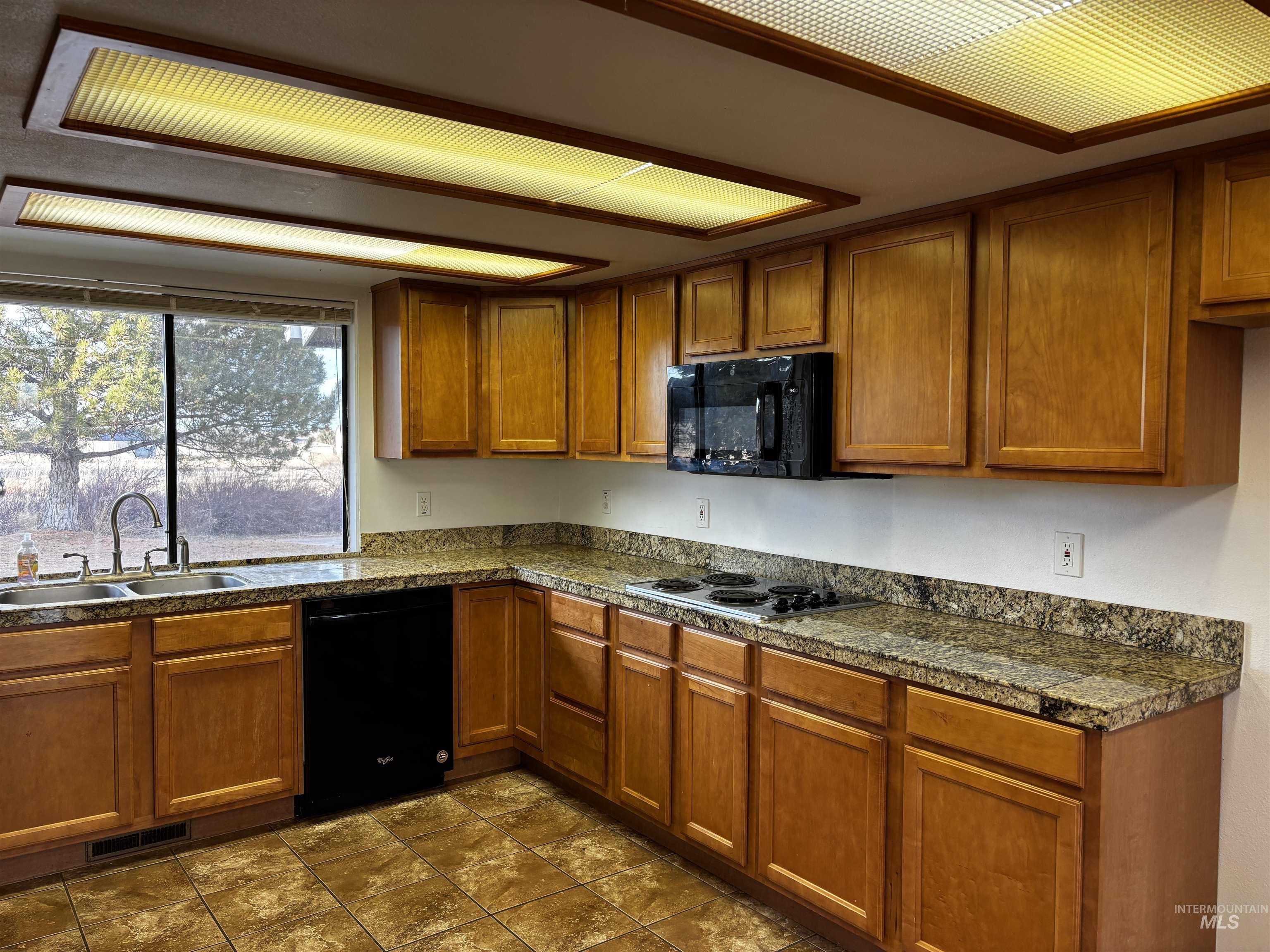 3981 N 3575 E, Kimberly, Idaho 83341, 6 Bedrooms, 4 Bathrooms, Residential For Sale, Price $990,000,MLS 98975866