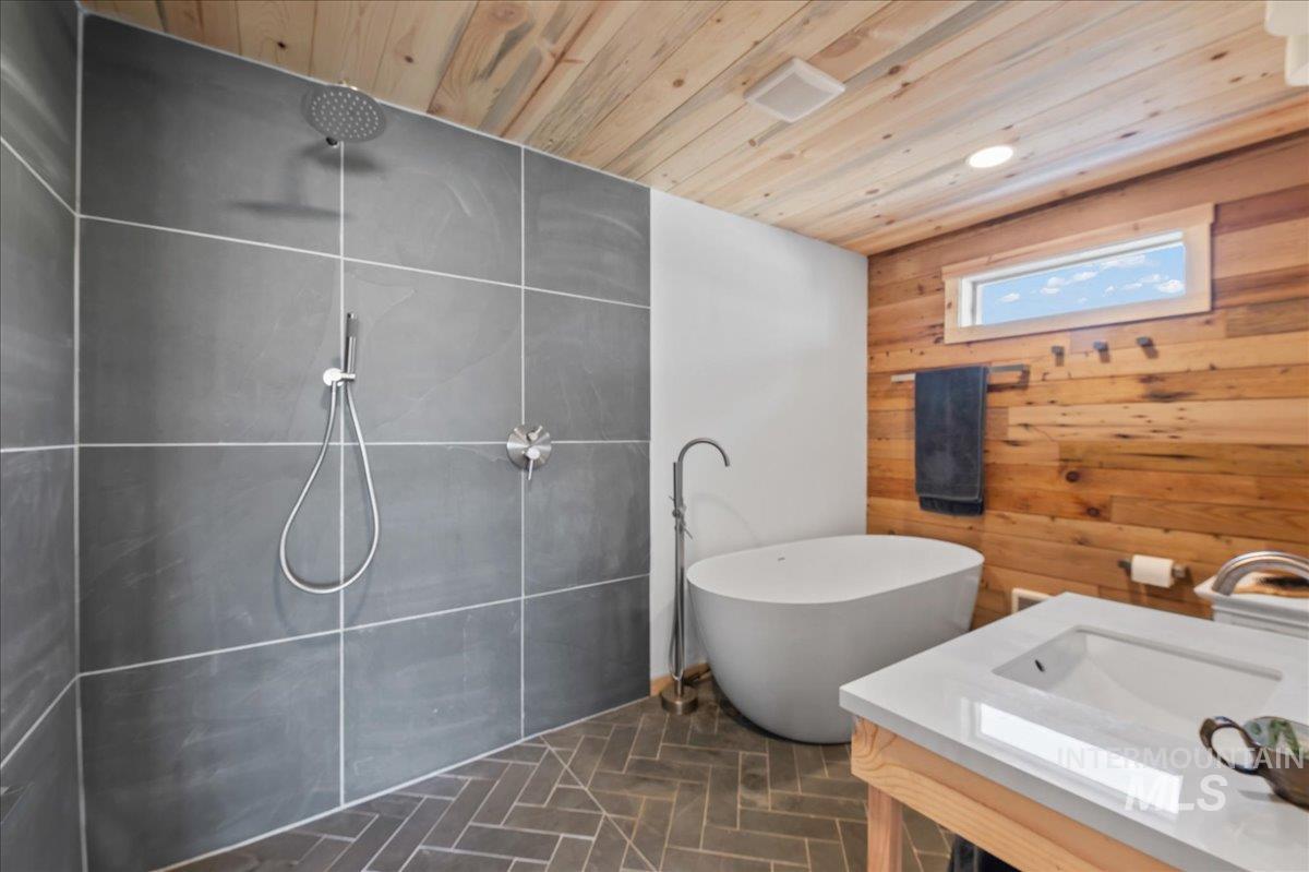 11980 N Highway 52, Horseshoe Bend, Idaho 83629, 6 Bedrooms, 3 Bathrooms, Residential For Sale, Price $749,000, 98975870