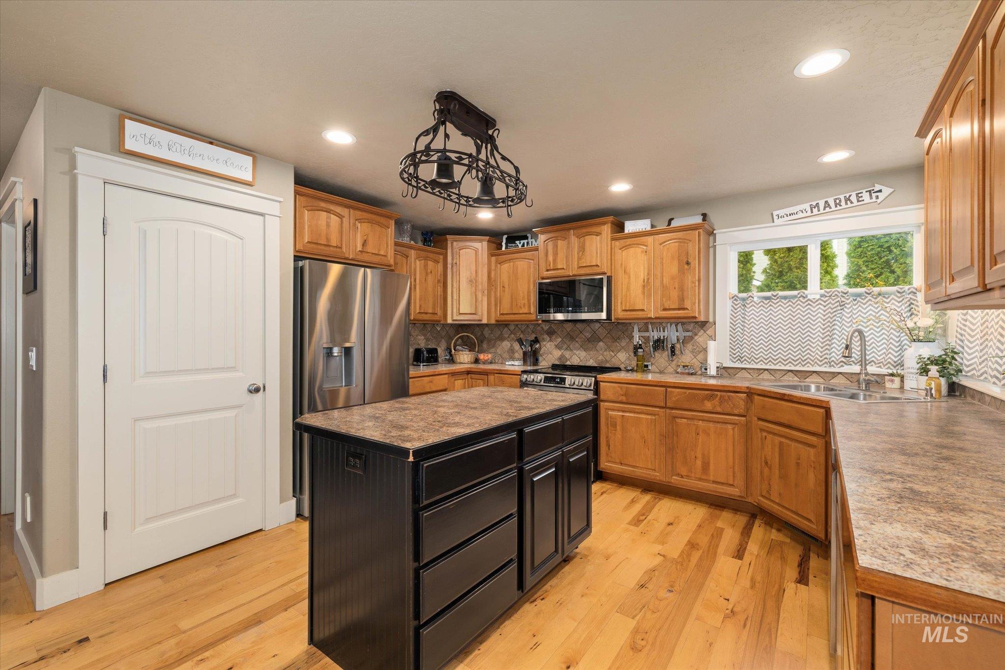 9191 W Avalanche Ct., Boise, Idaho 83709, 4 Bedrooms, 3 Bathrooms, Residential For Sale, Price $669,000, 98975876