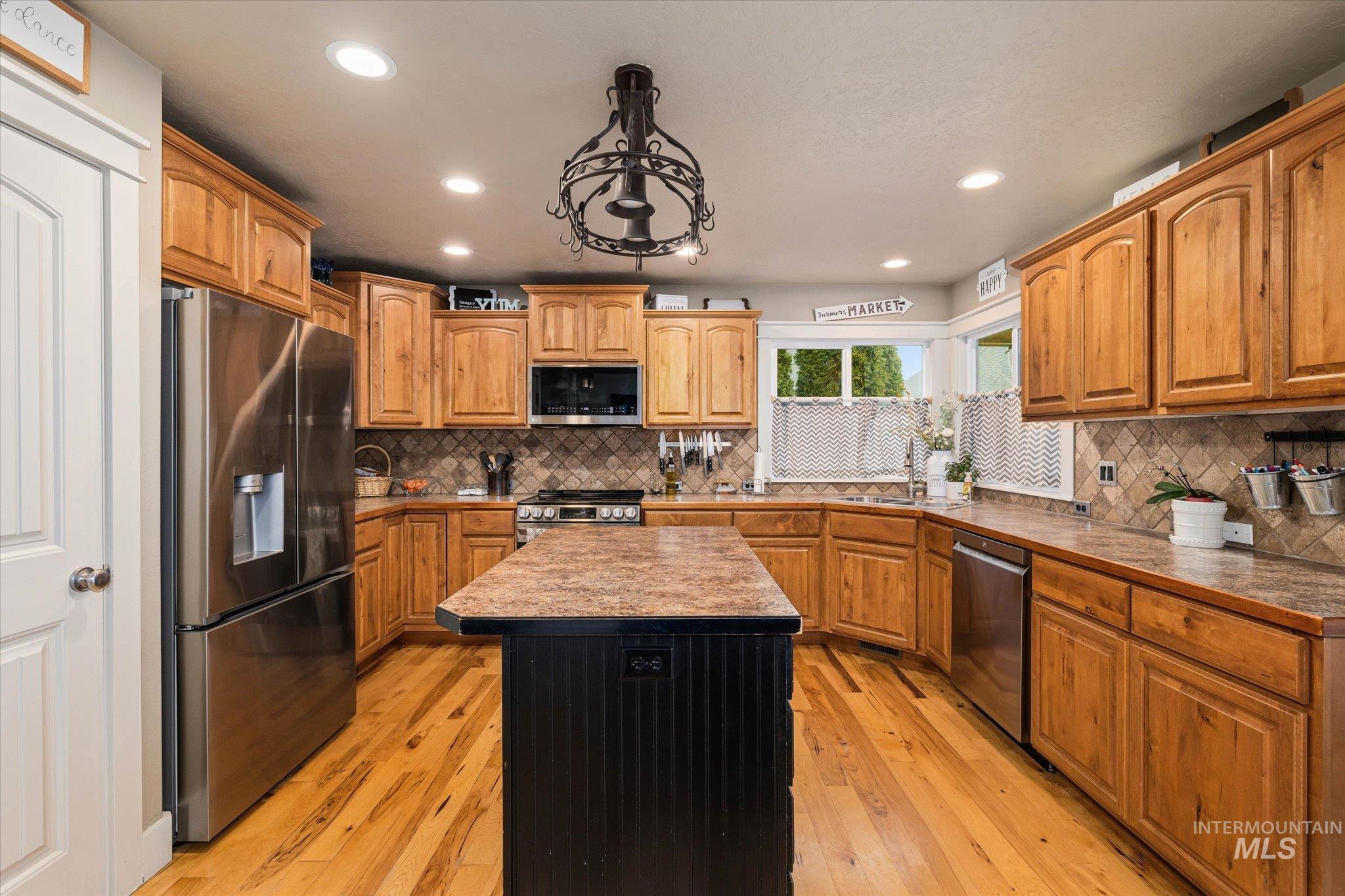 9191 W Avalanche Ct., Boise, Idaho 83709, 4 Bedrooms, 3 Bathrooms, Residential For Sale, Price $669,000, 98975876