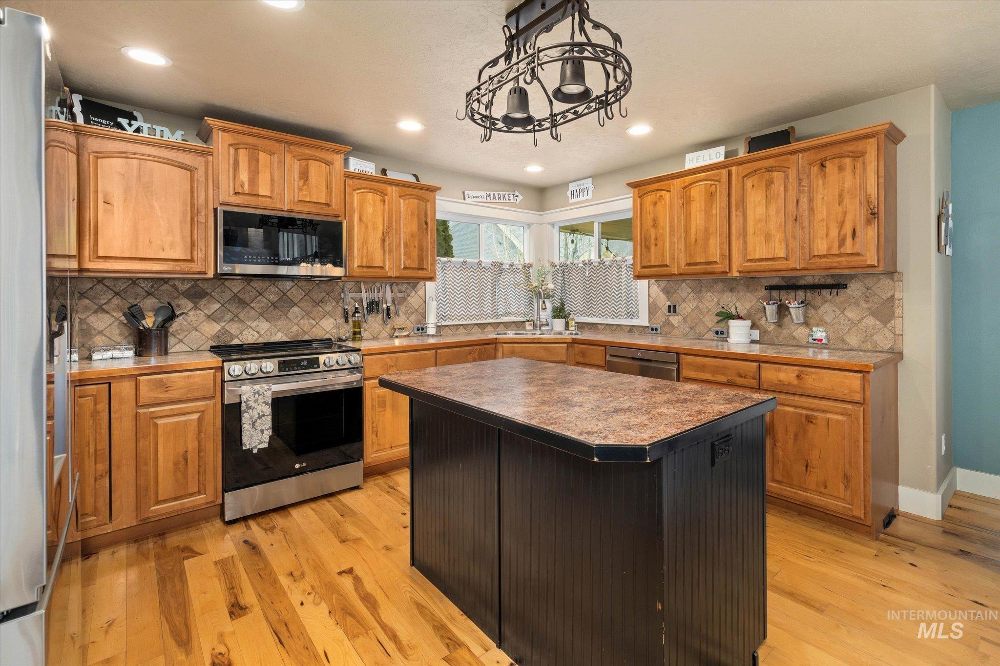 9191 W Avalanche Ct., Boise, Idaho 83709, 4 Bedrooms, 3 Bathrooms, Residential For Sale, Price $669,000, 98975876