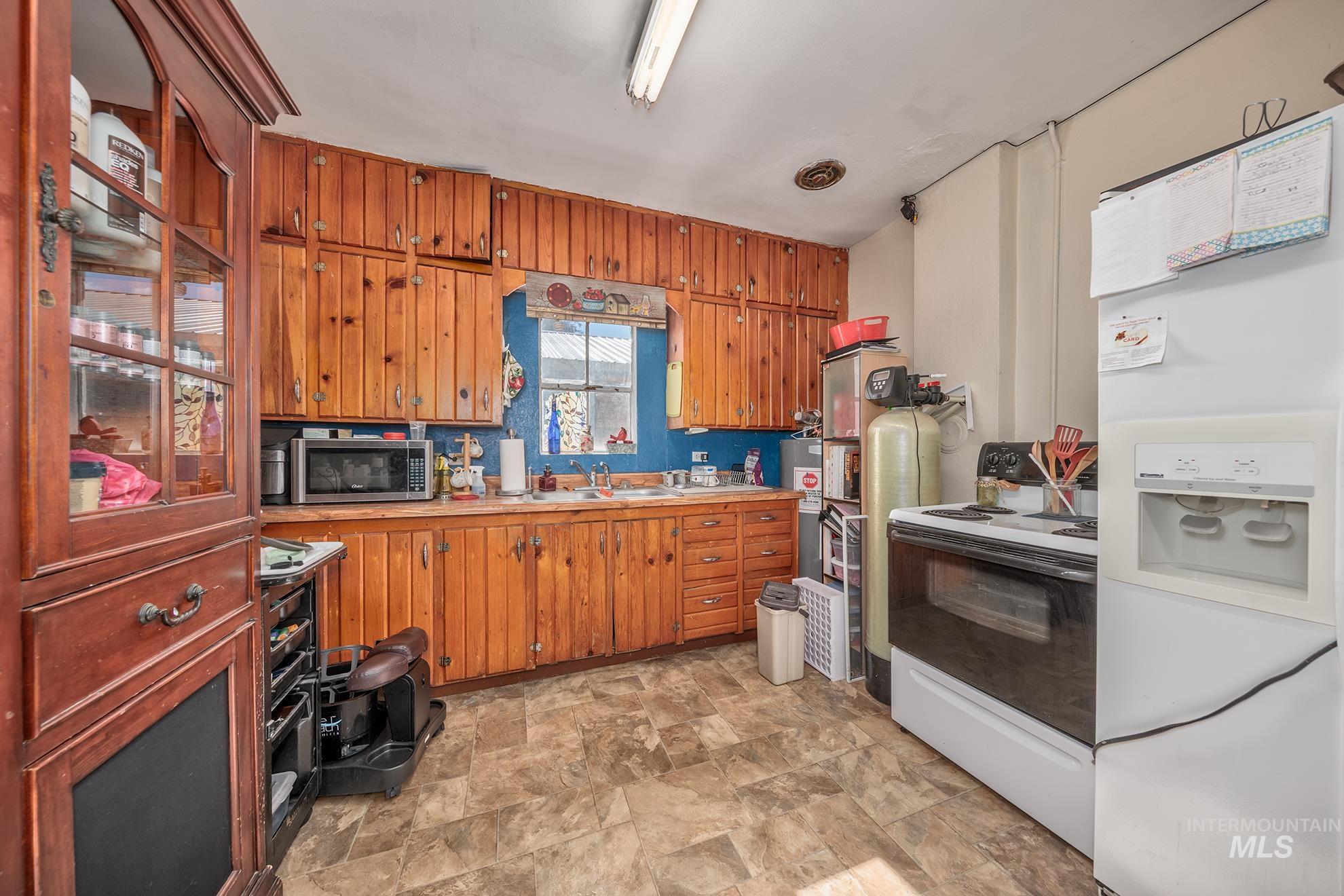 503 1st St, Adrian, Oregon 97901, Business/Commercial For Sale, Price $197,000, 98975877