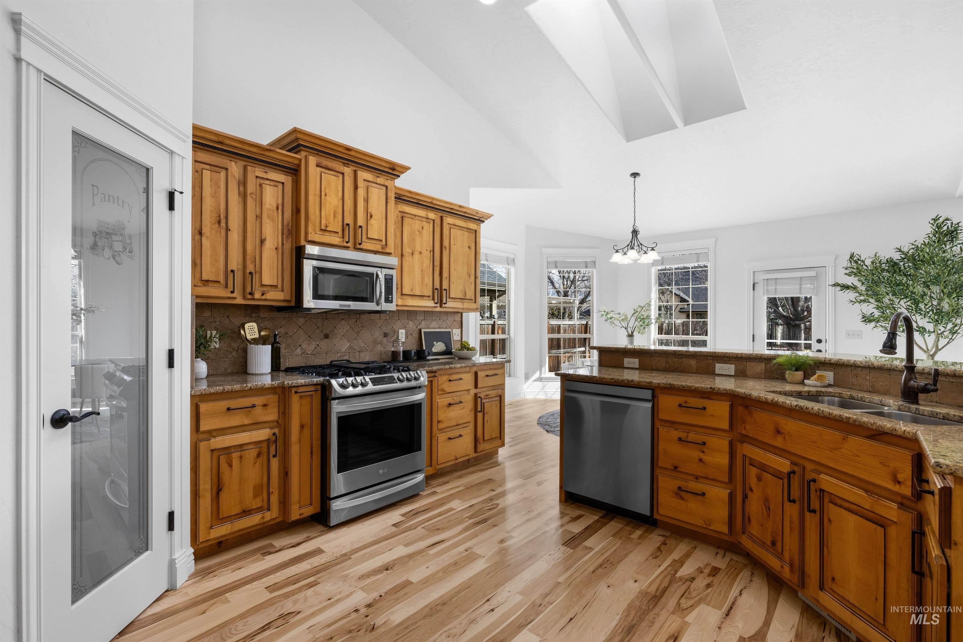 7534 N Misty Cove Avenue, Boise, Idaho 83714-5080, 4 Bedrooms, 3.5 Bathrooms, Residential For Sale, Price $789,900, 98975883