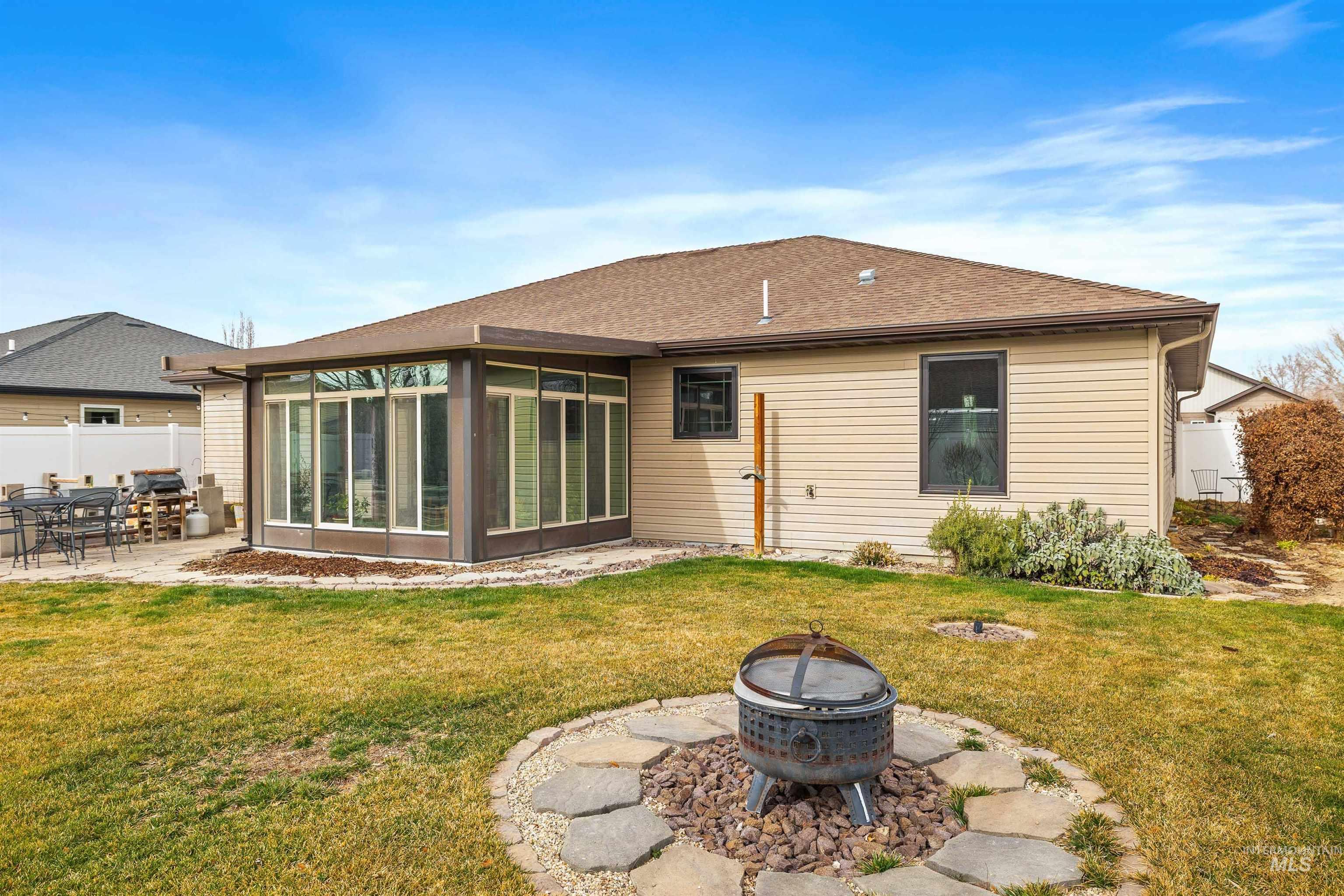 965 Bosero Way, Twin Falls, Idaho 83301, 4 Bedrooms, 2 Bathrooms, Residential For Sale, Price $389,900, 98975884