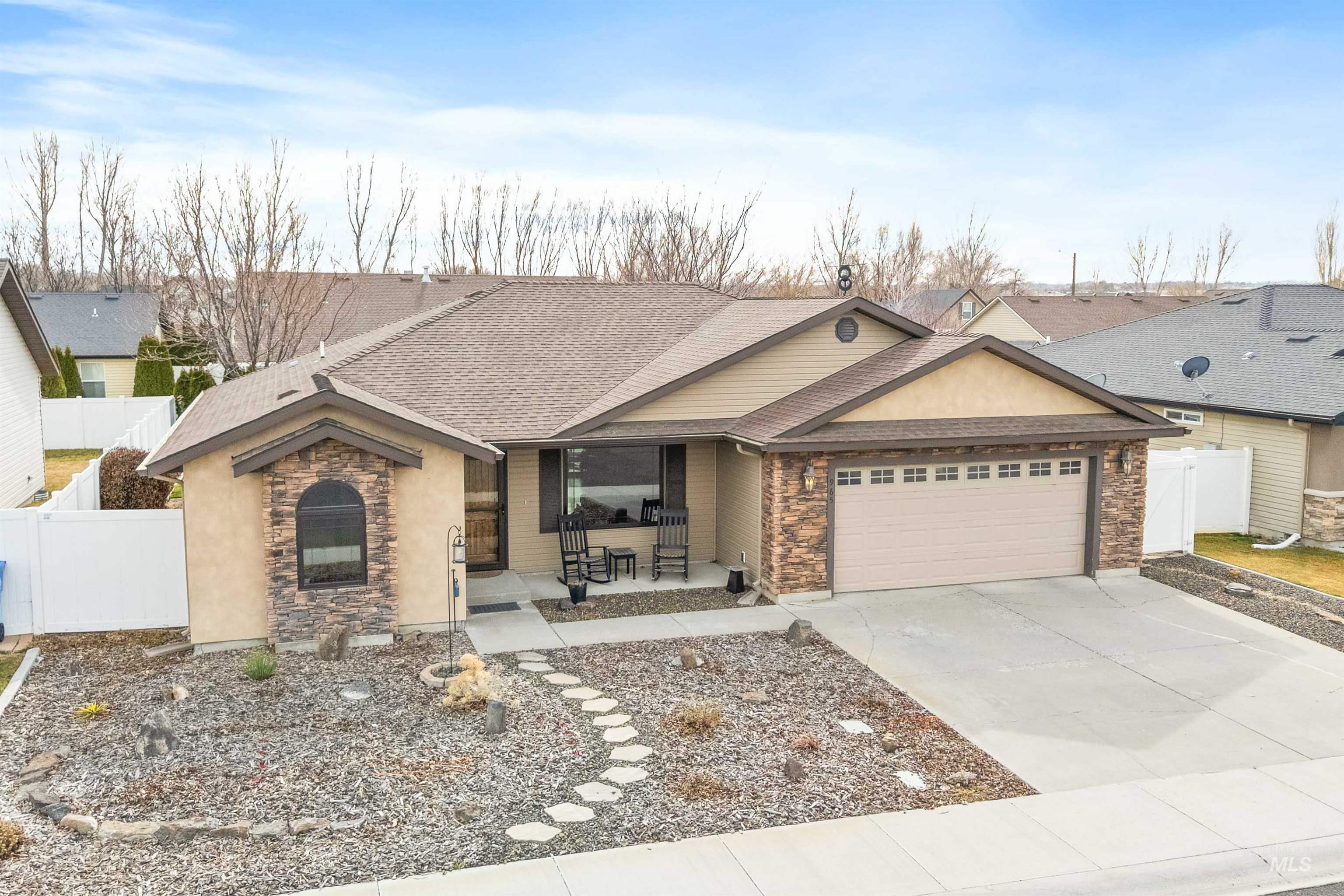965 Bosero Way, Twin Falls, Idaho 83301, 4 Bedrooms, 2 Bathrooms, Residential For Sale, Price $389,900, 98975884